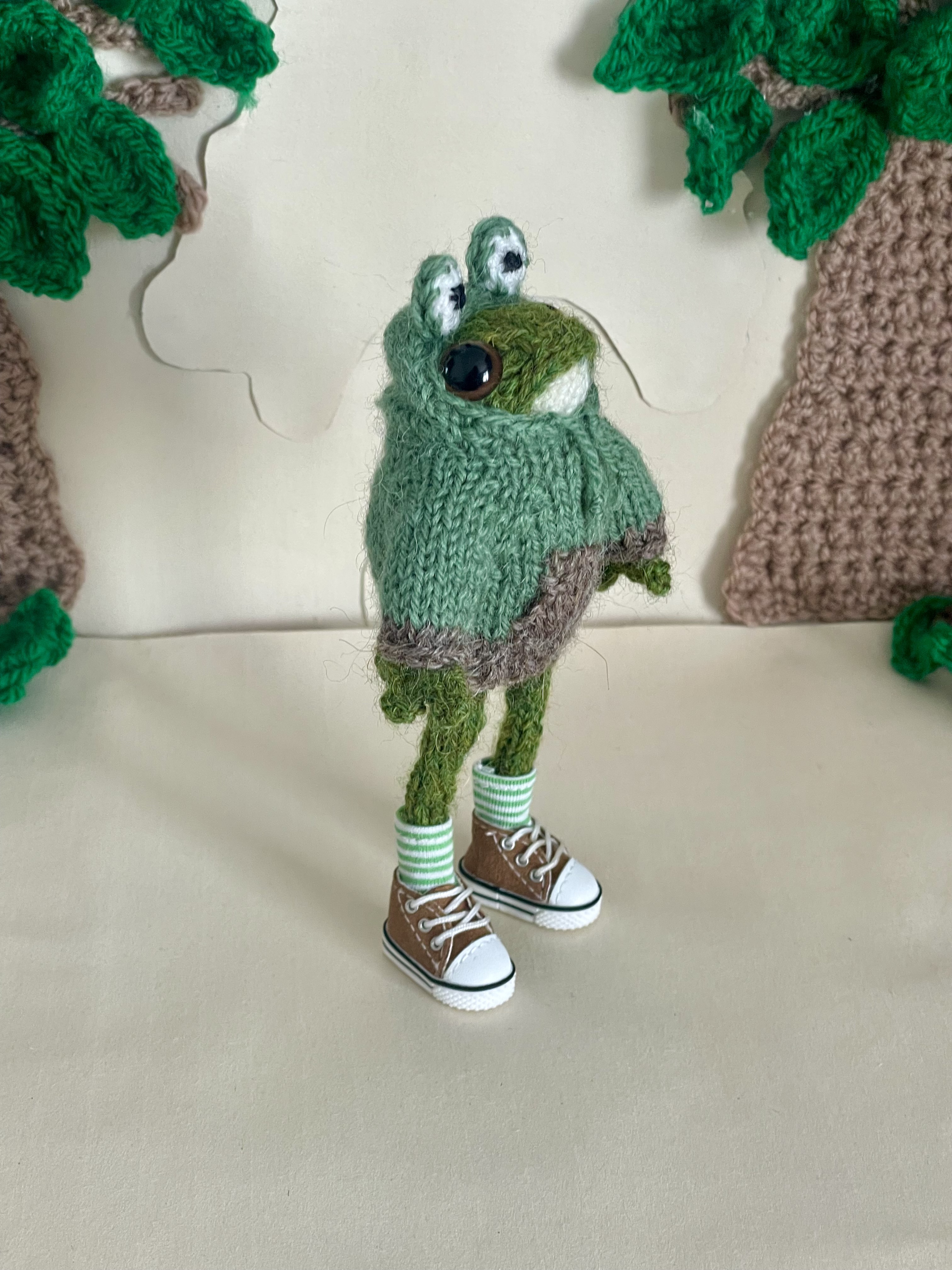 Peter the Little Knitted Frog