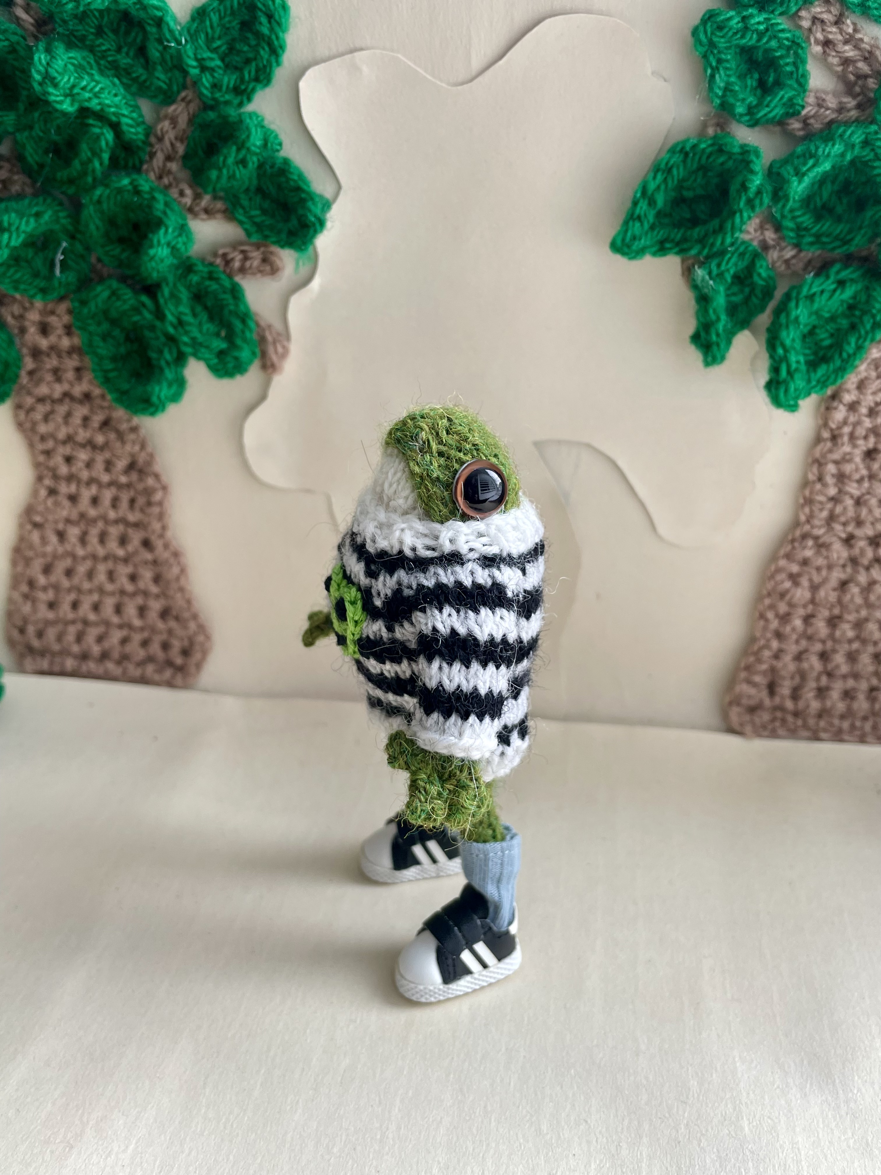 Hip Hop the little Frog ornament 