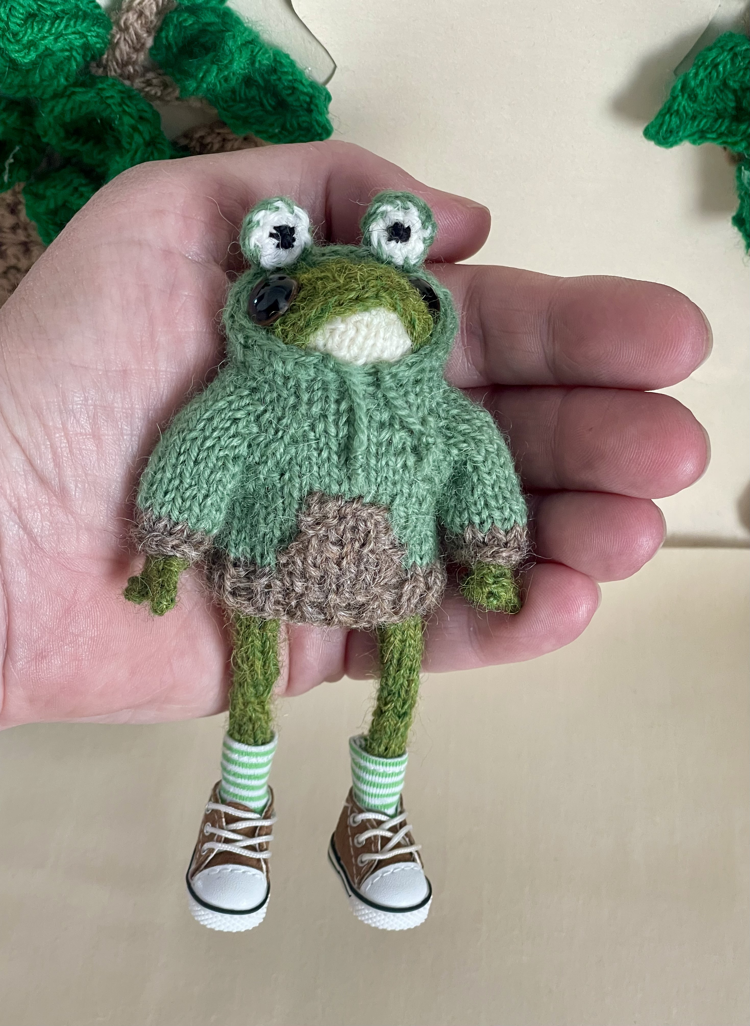 Peter the Little Knitted Frog