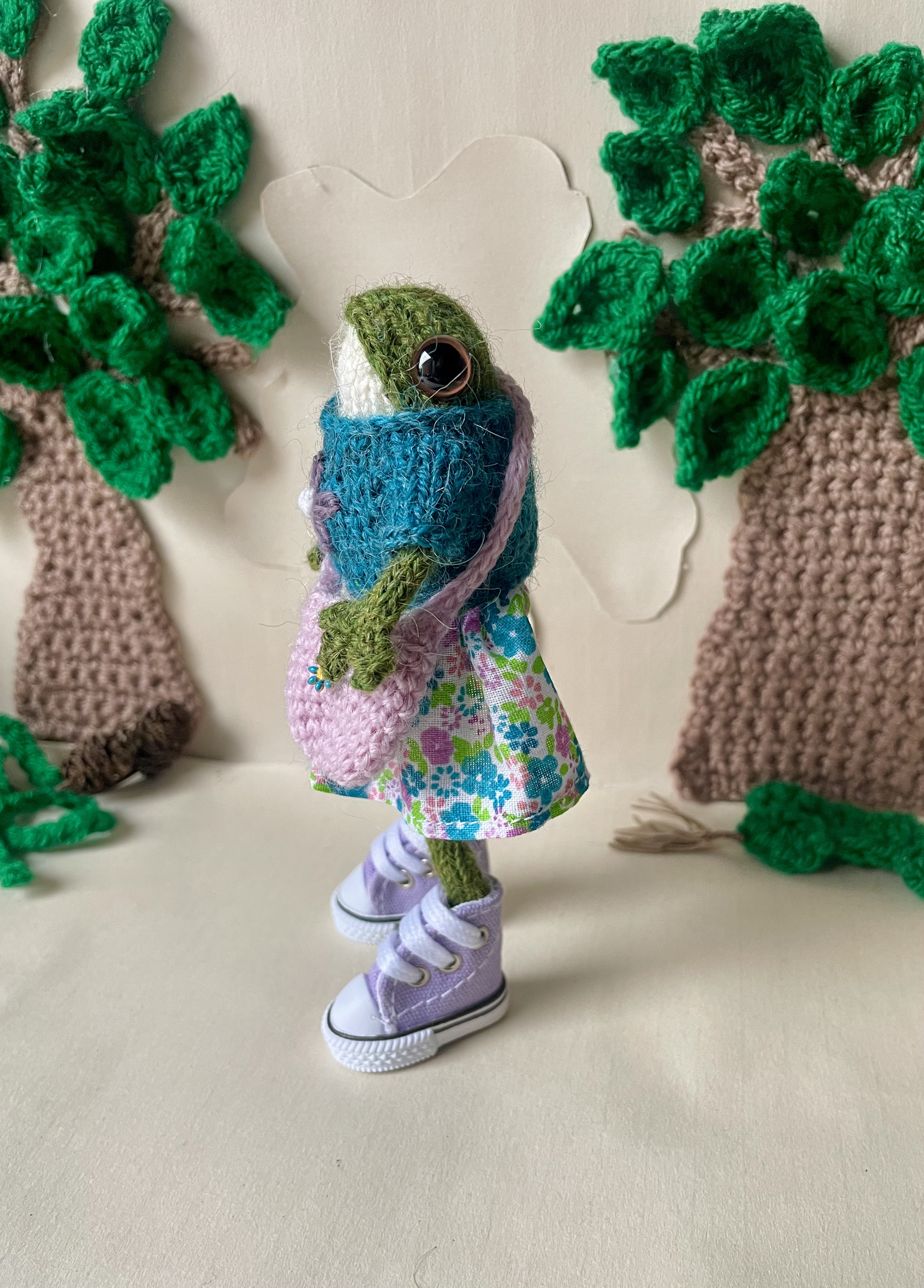 Fiona the knitted Frog in a pretty dress