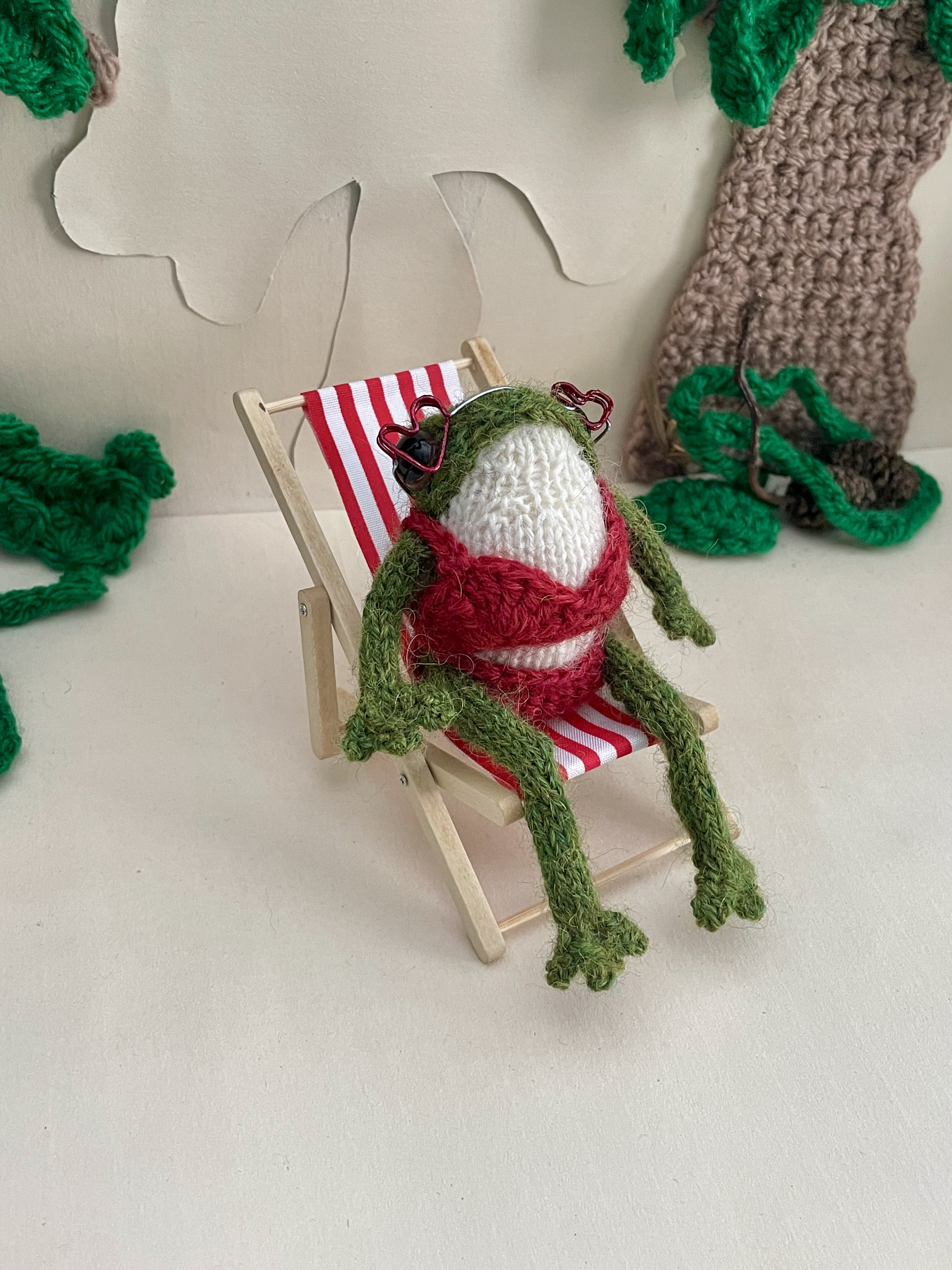 Meet Penny: The Tiny Hand-Knitted Frog In Bikini 