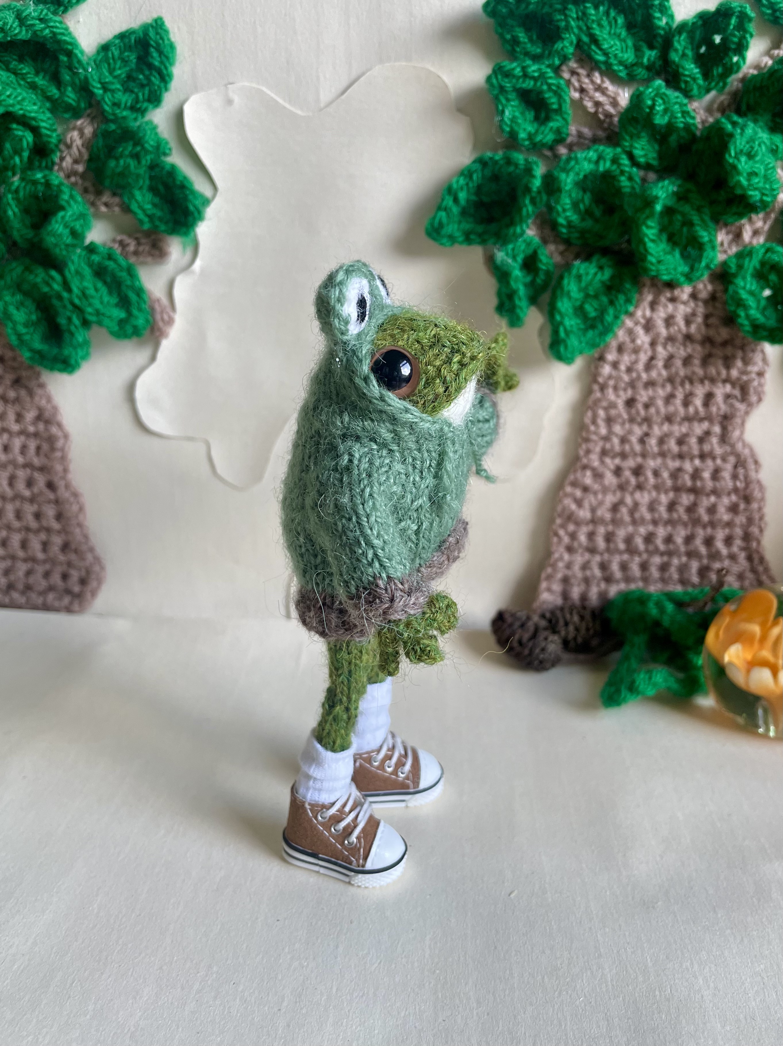 Peter the Little Knitted Frog