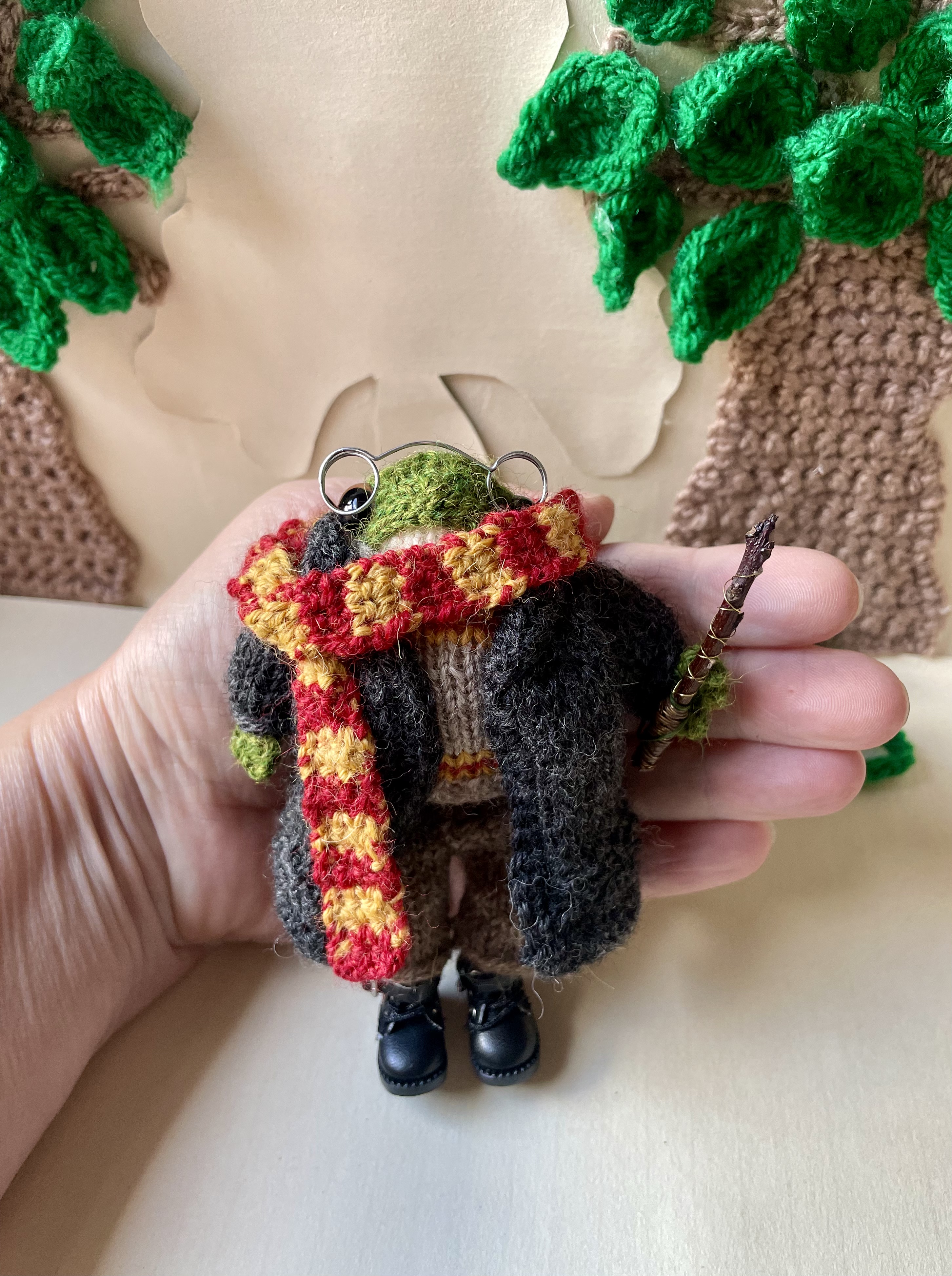 Little Knitted Frog in Harry Potter Outfit 