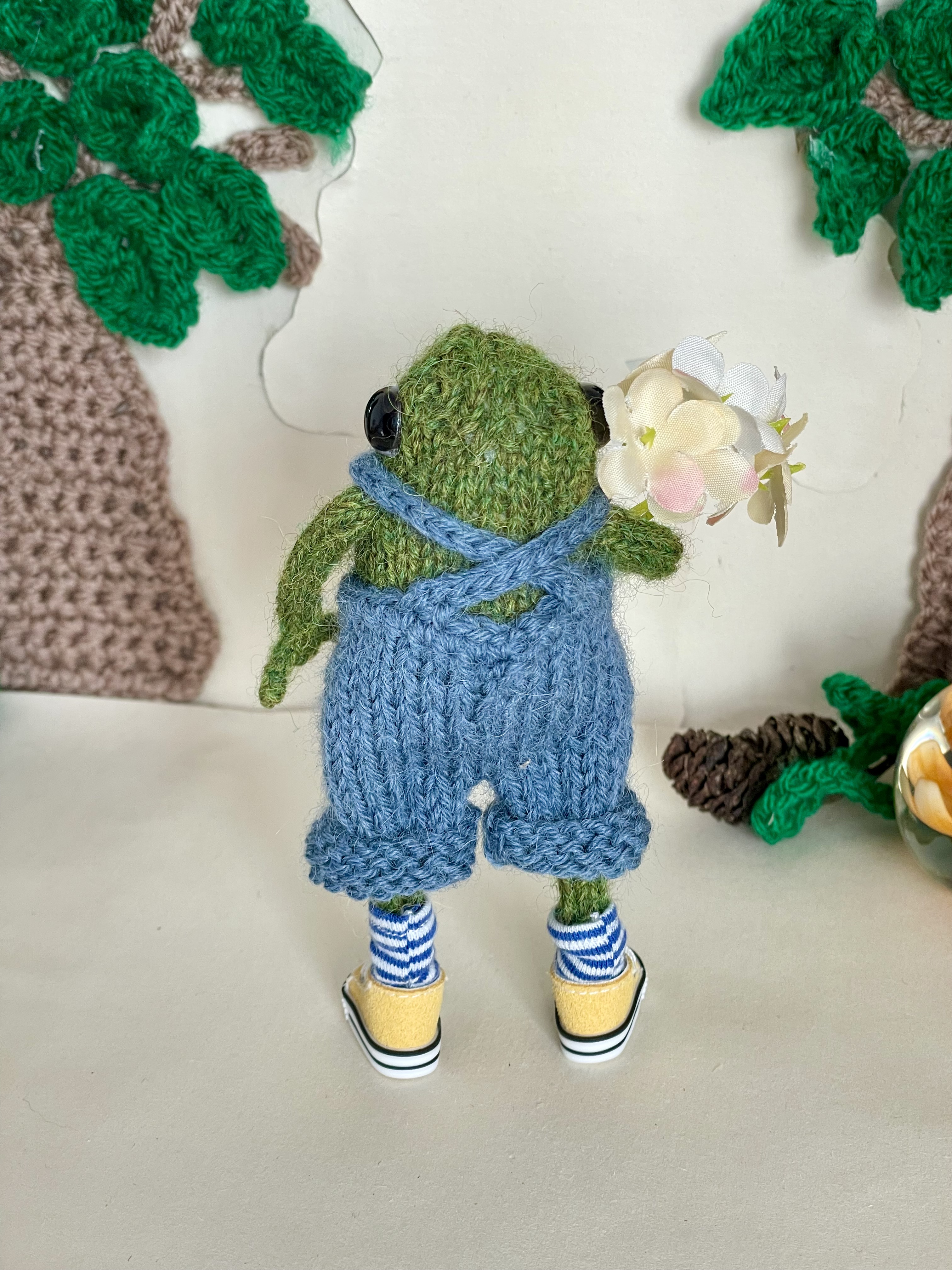 Terry the Knitted Little Frog