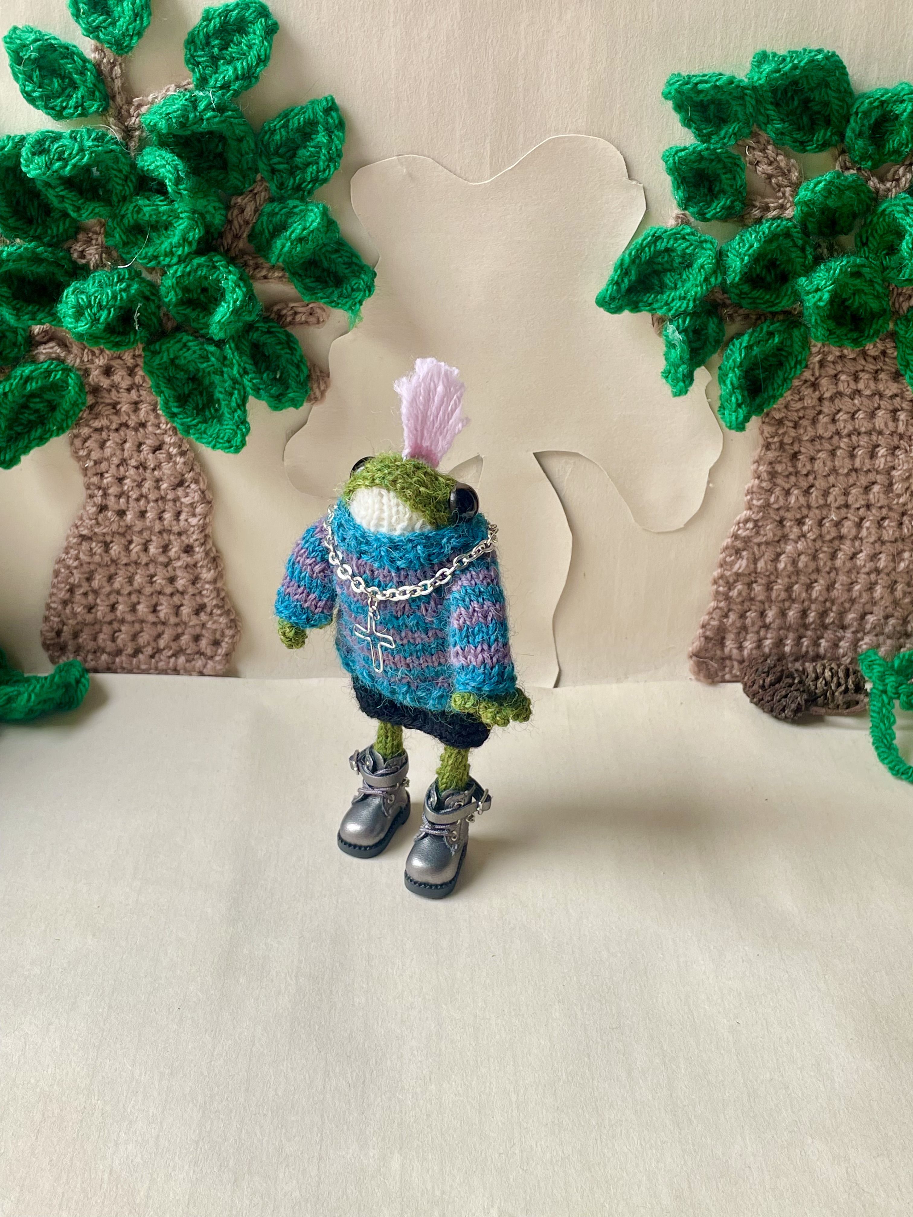 Pippa the little punk frog
