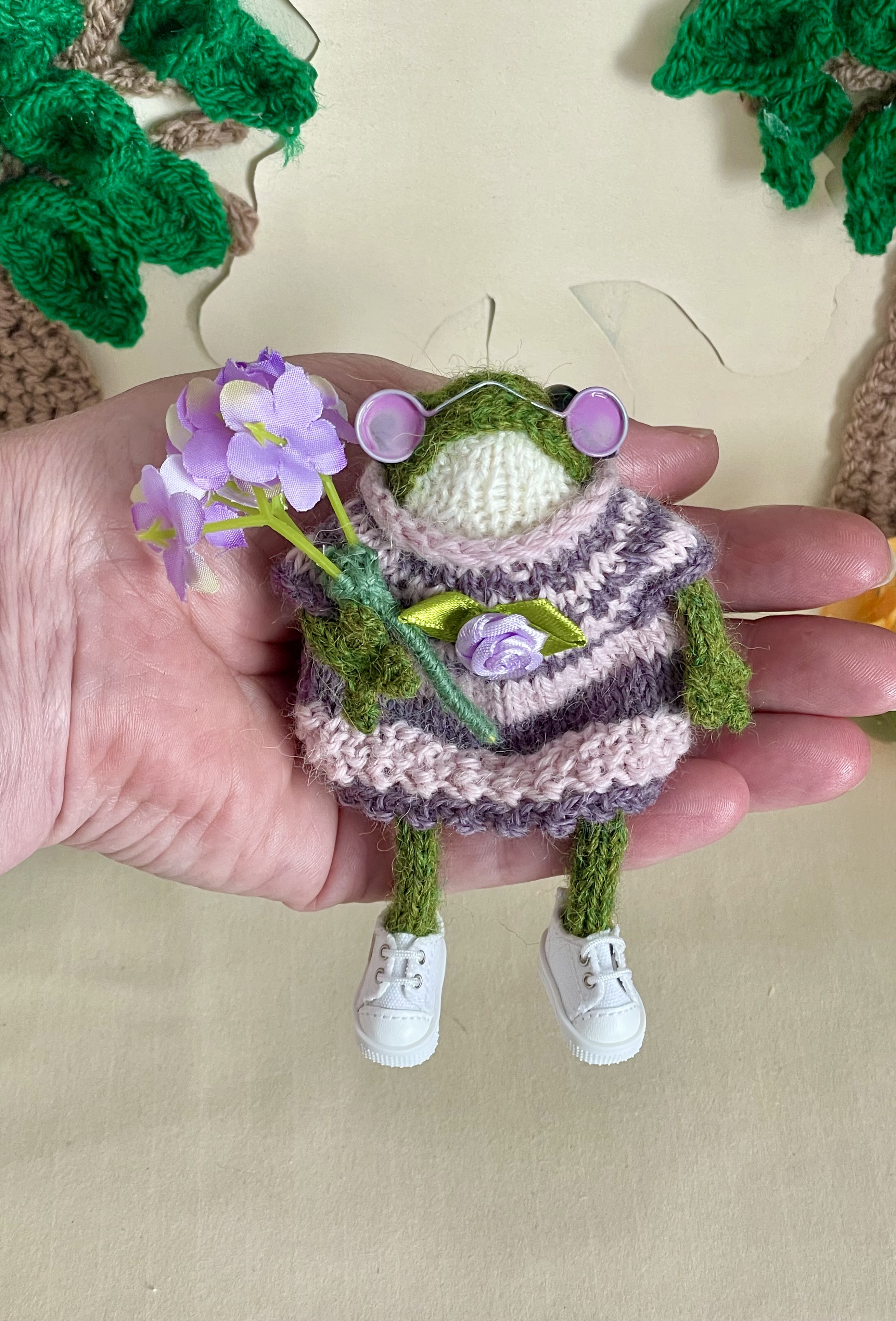 Florence the Little knitted frog