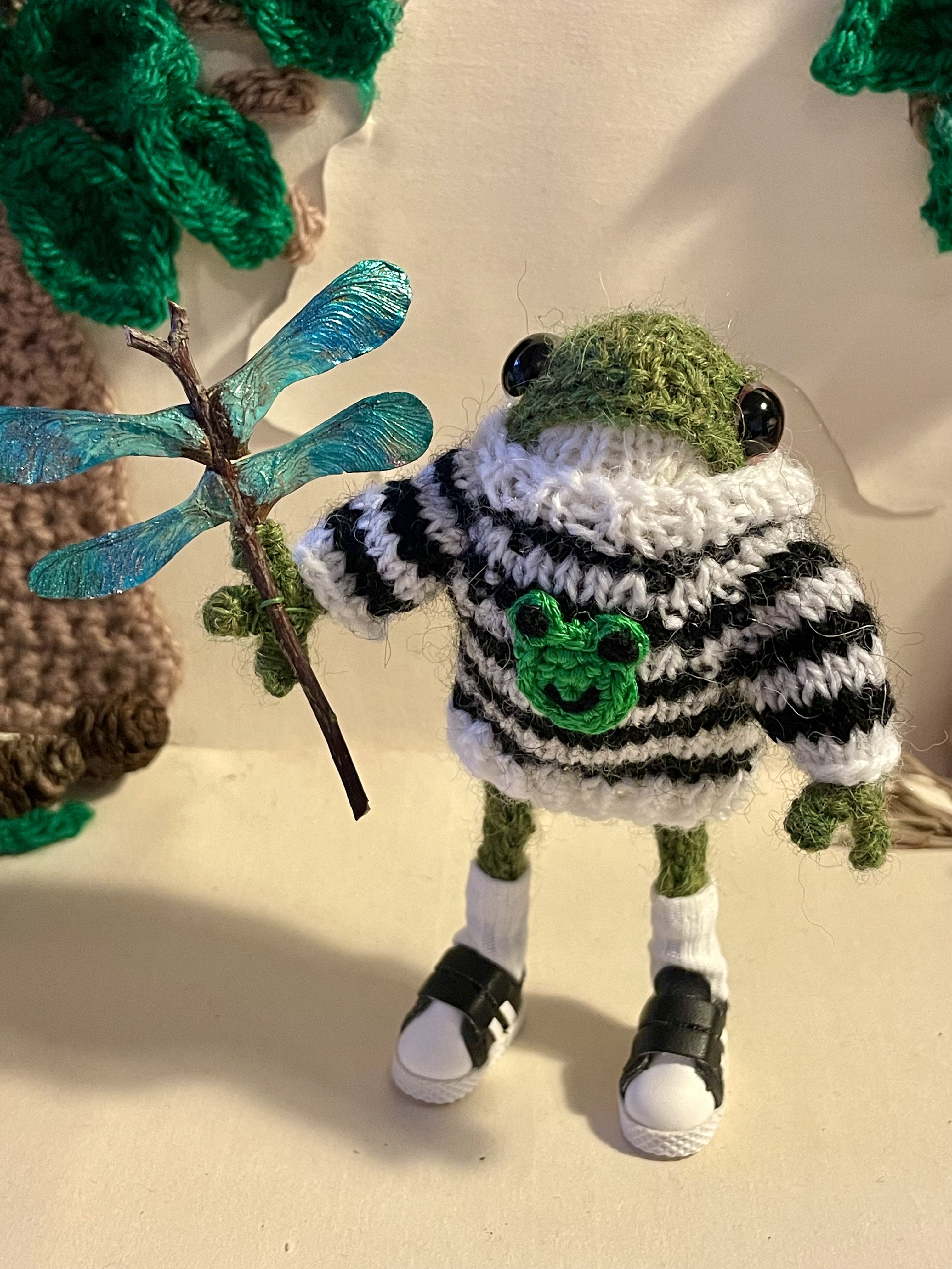 Hip Hop the little Frog ornament 