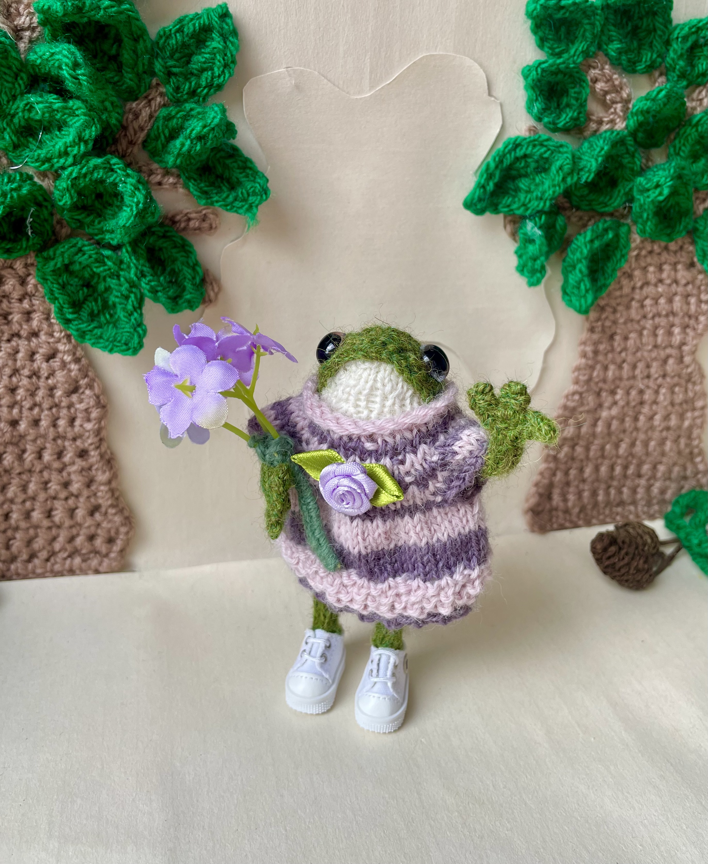 Florence the Little knitted frog