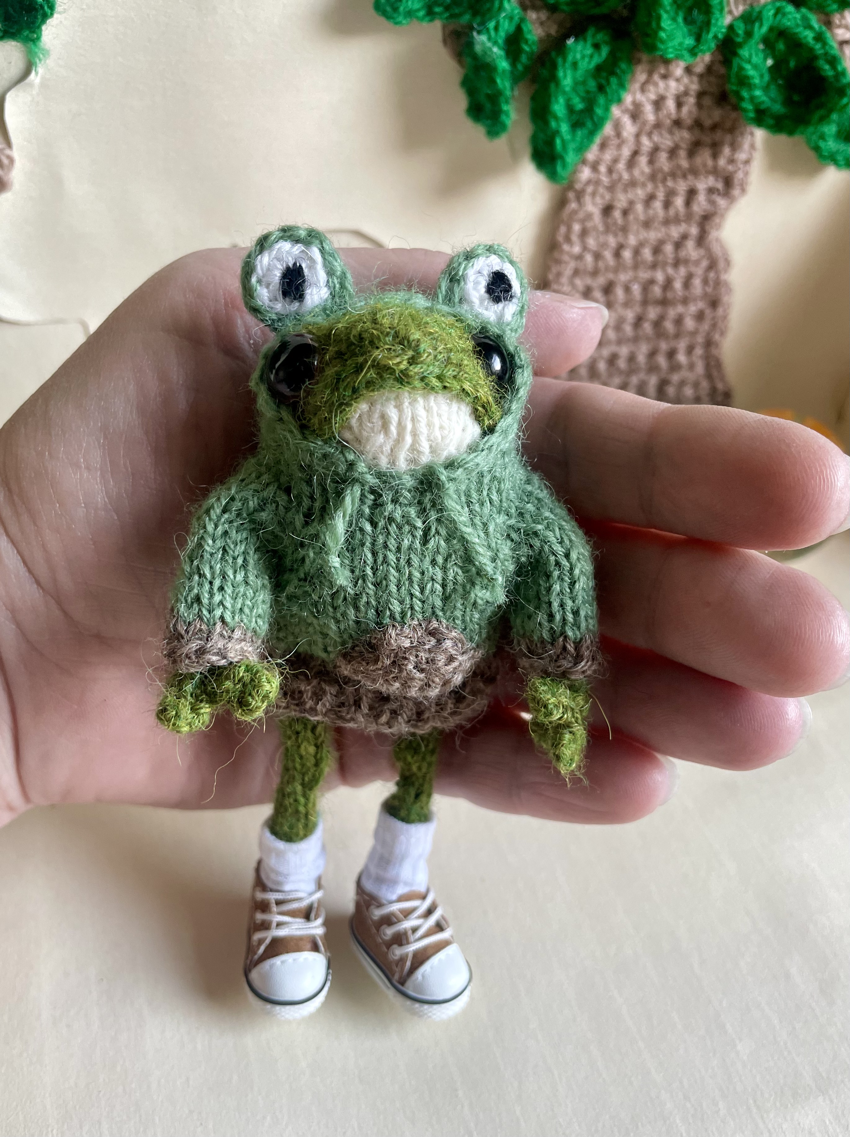 Peter the Little Knitted Frog