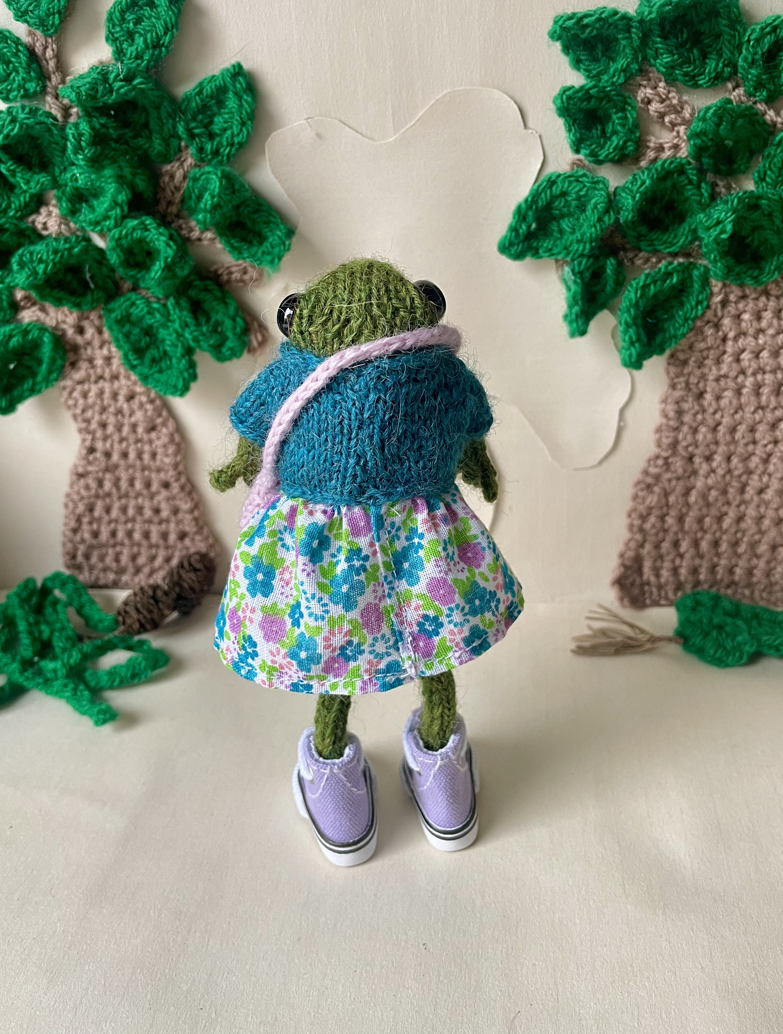 Fiona the knitted Frog in a pretty dress