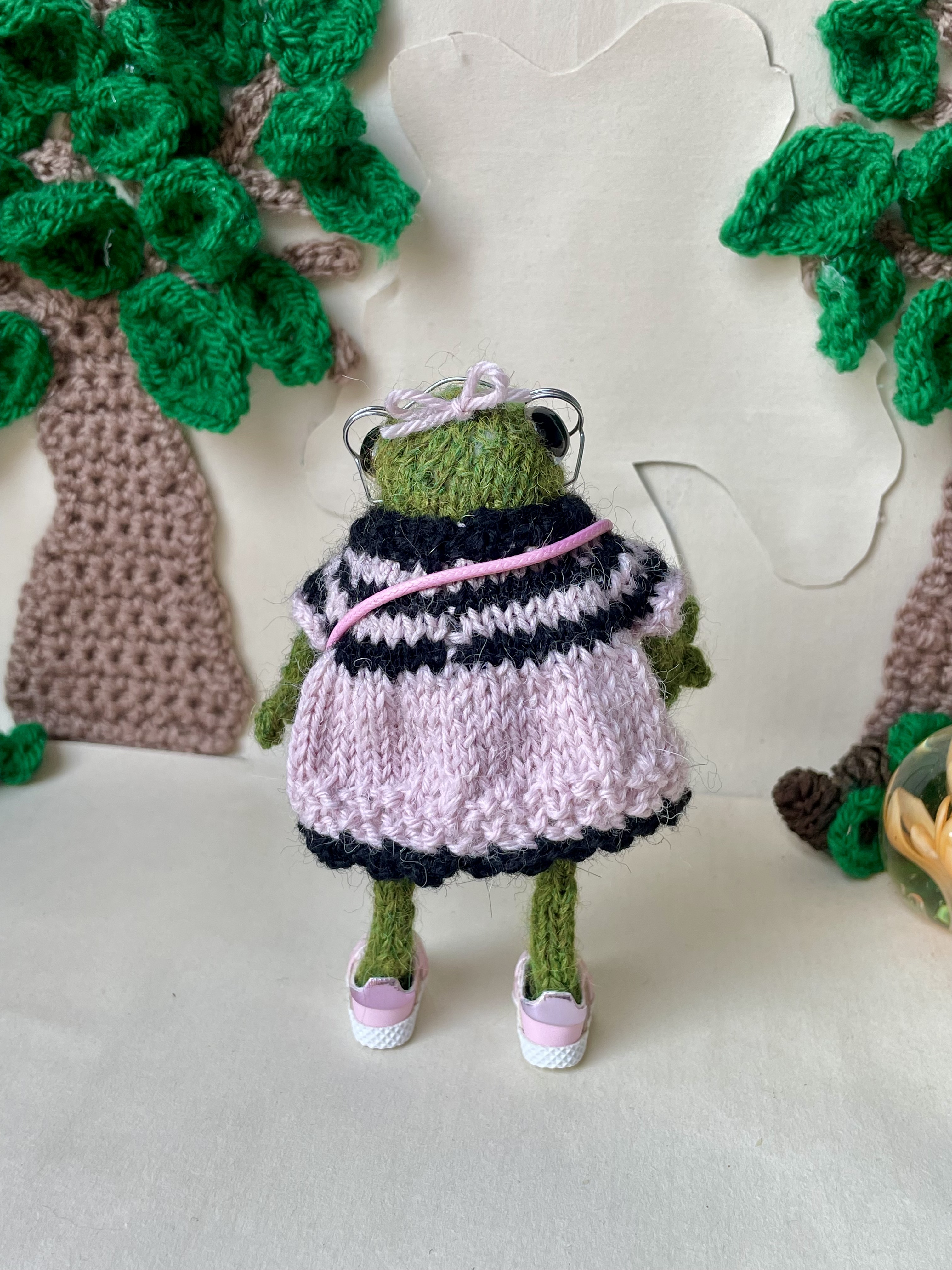 Stella the little knitted frog