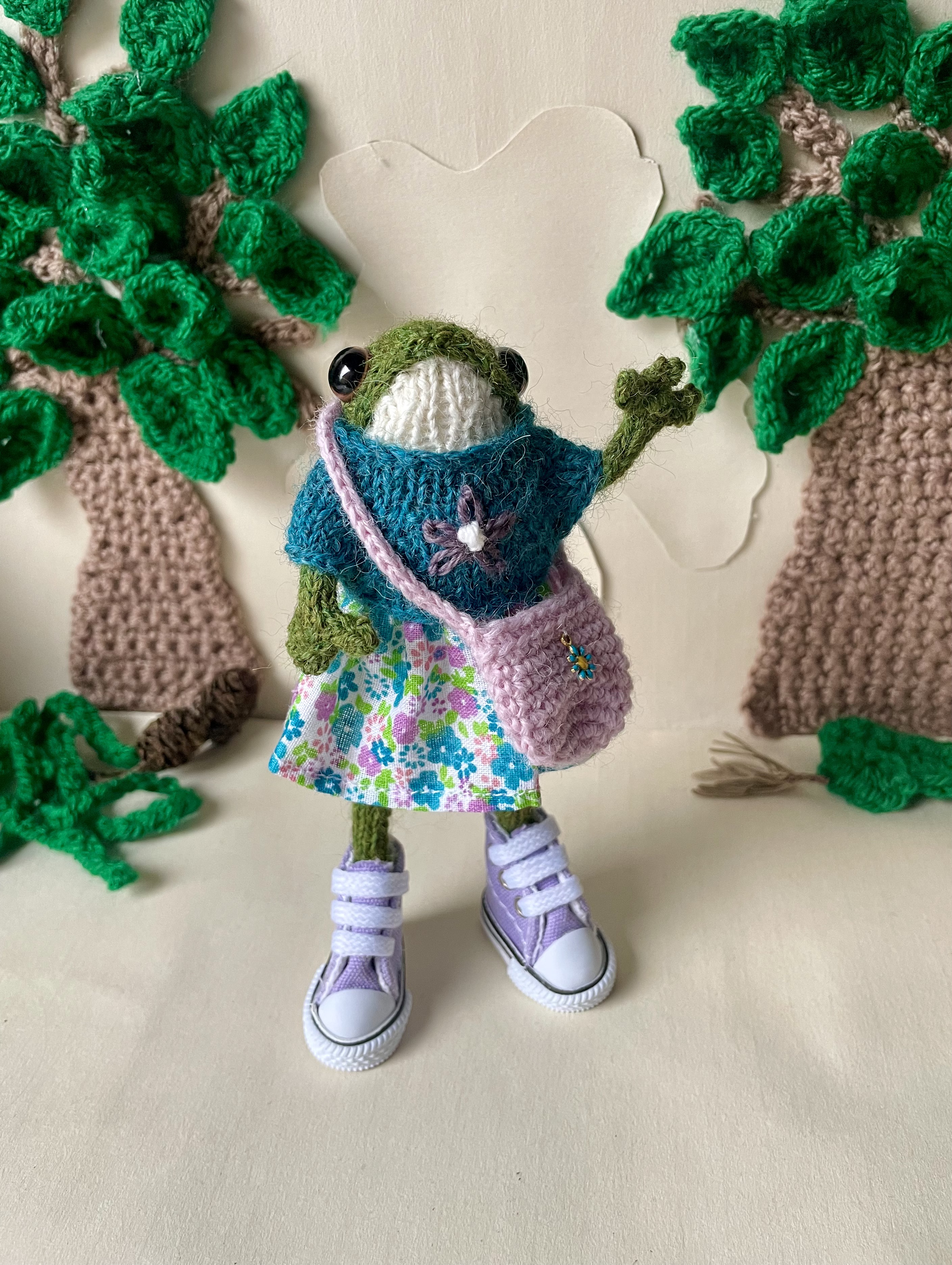 Fiona the knitted Frog in a pretty dress