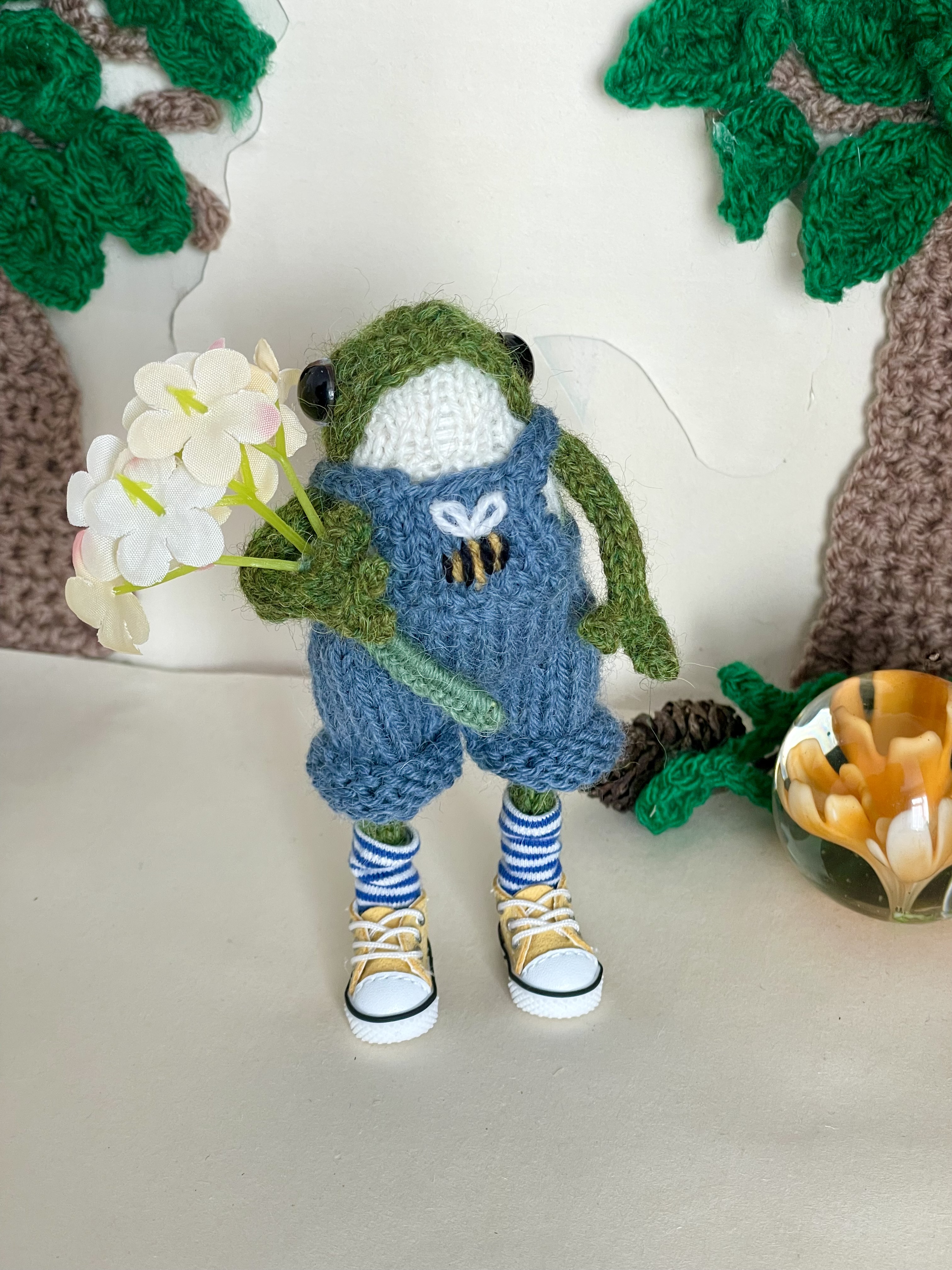 Terry the Knitted Little Frog