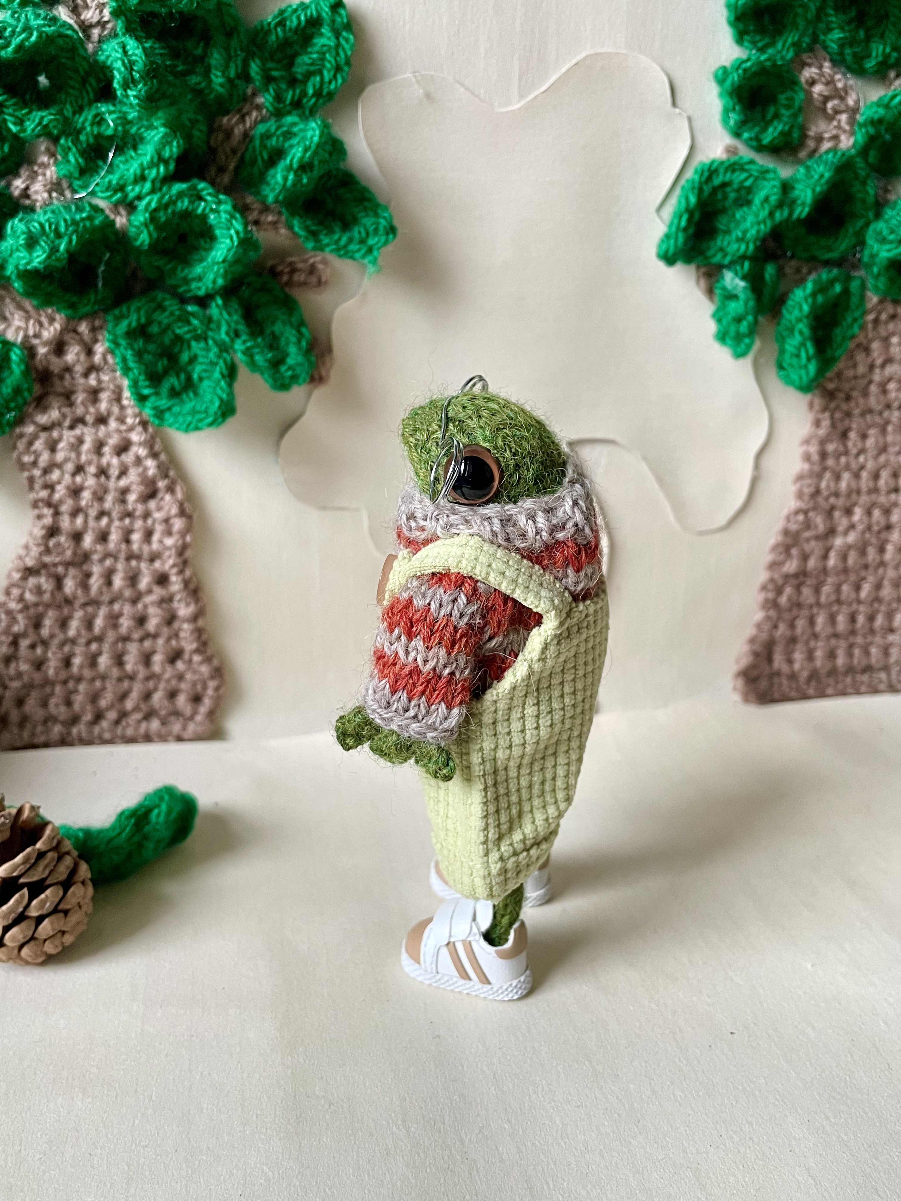 Seb the little knitted frog ornament 