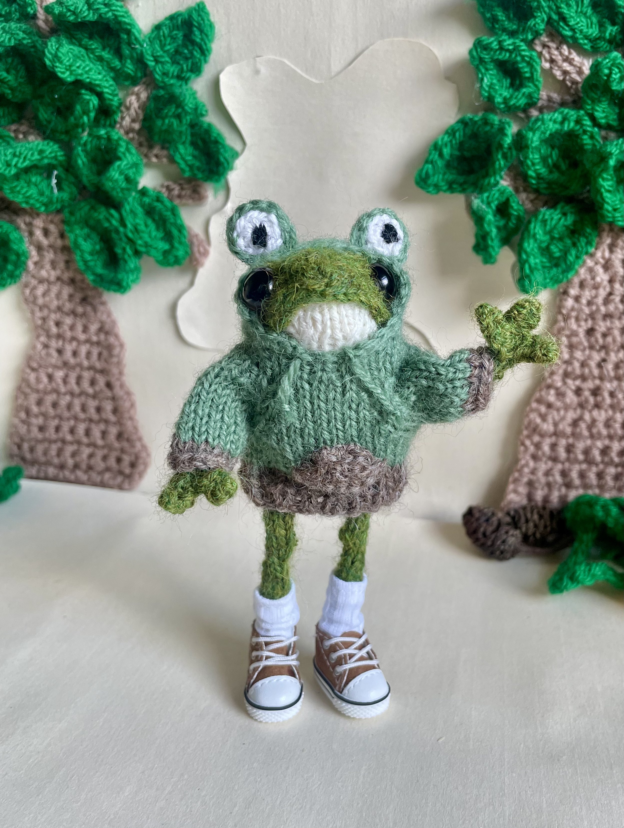 Peter the Little Knitted Frog