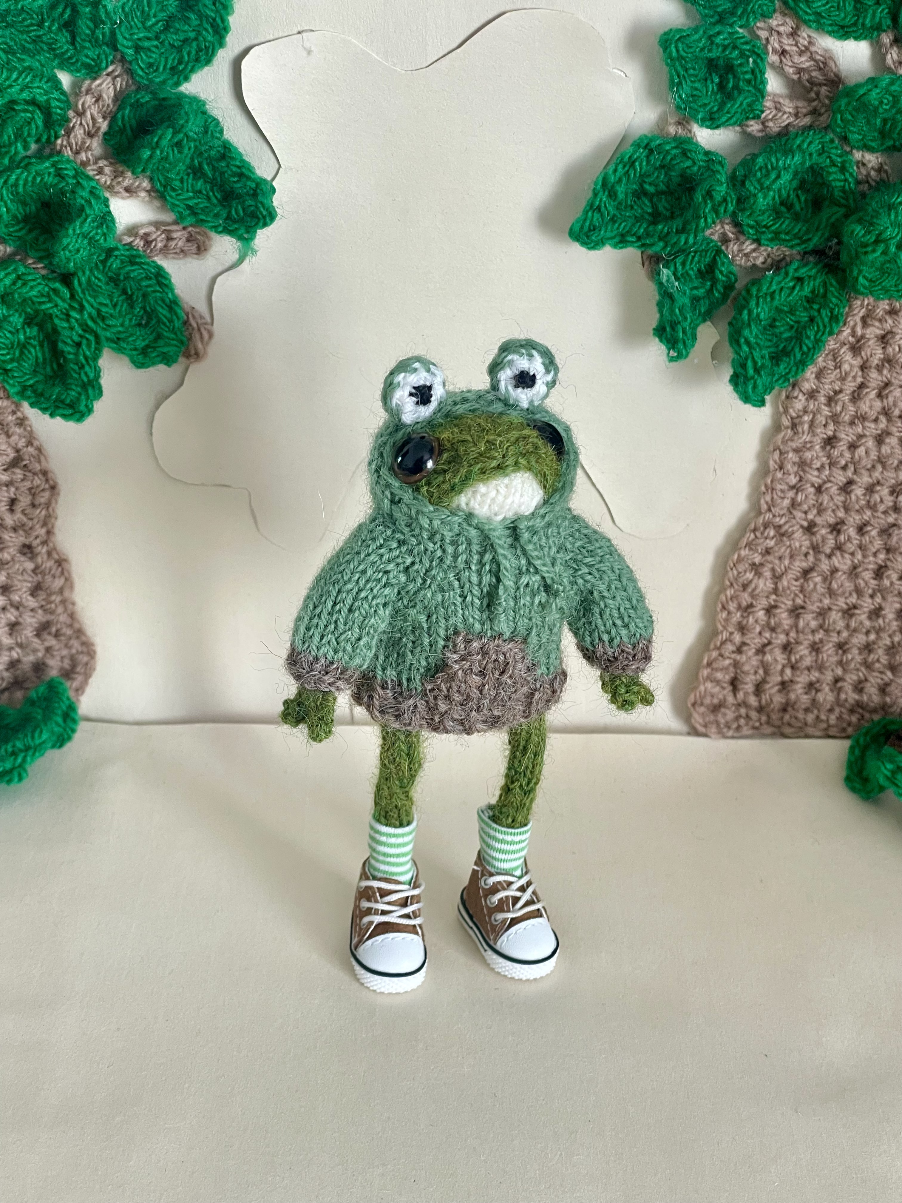 Peter the Little Knitted Frog