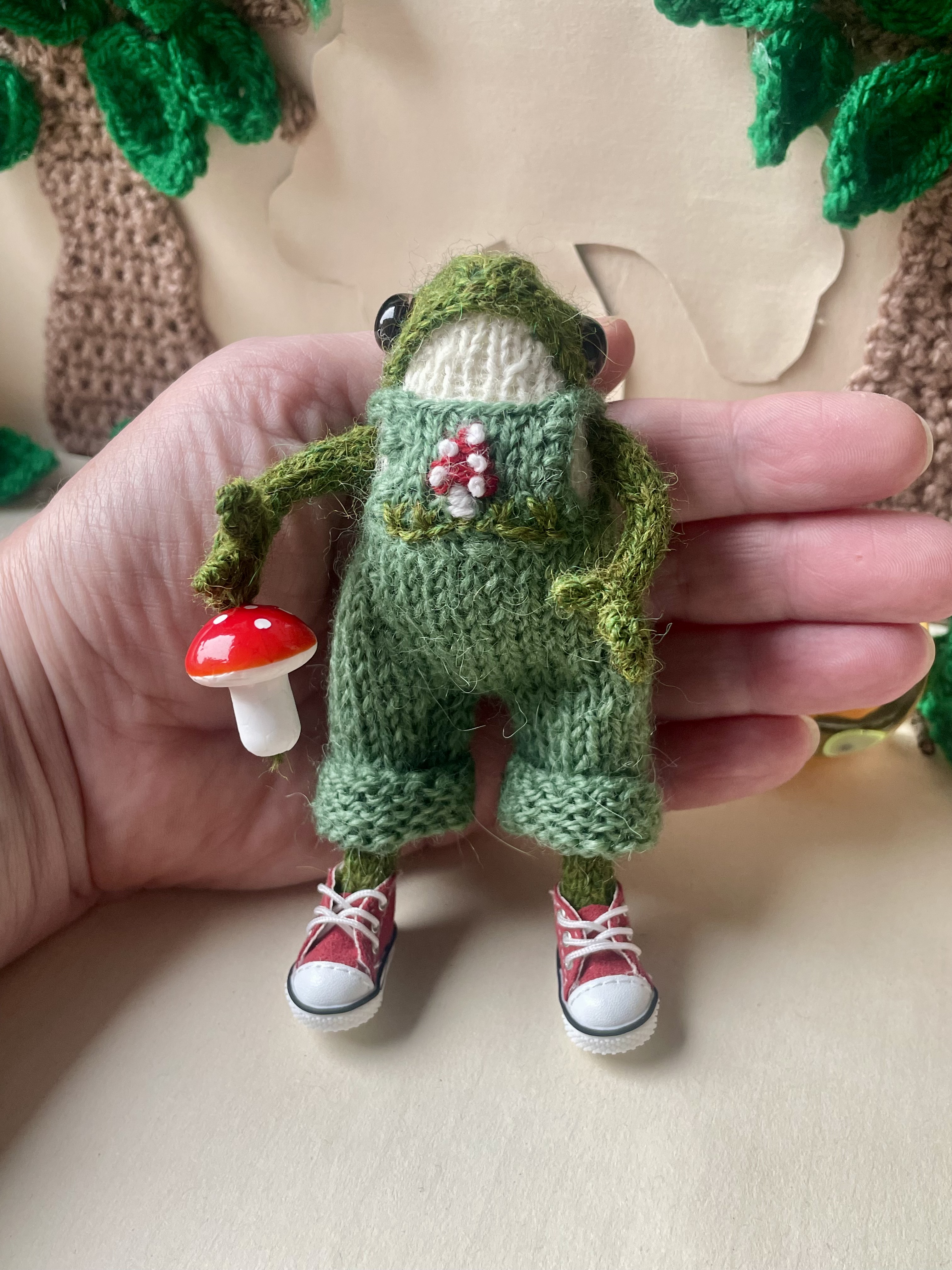 Tom the little knitted Frog