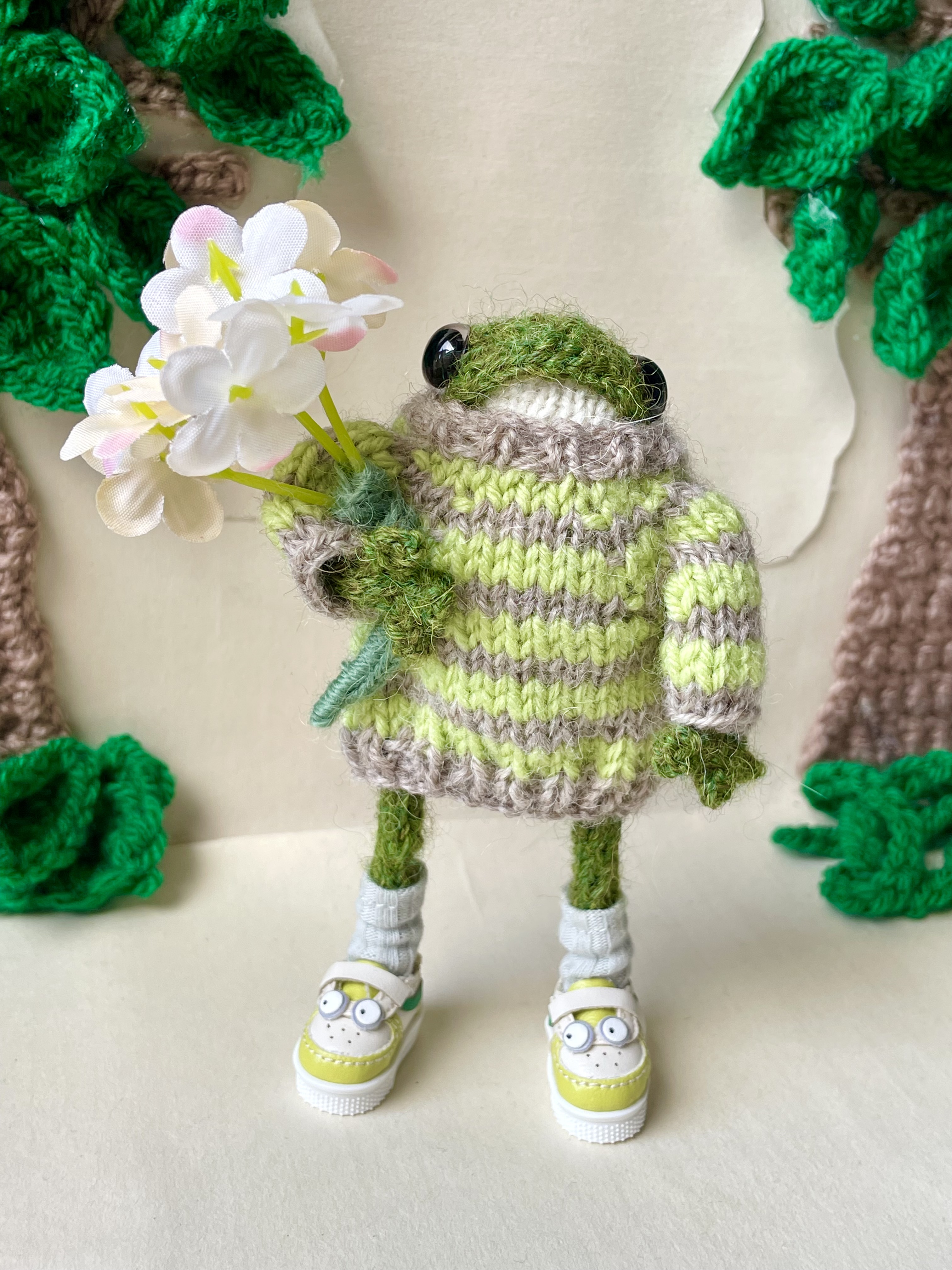 Blossom the little knitted Frog