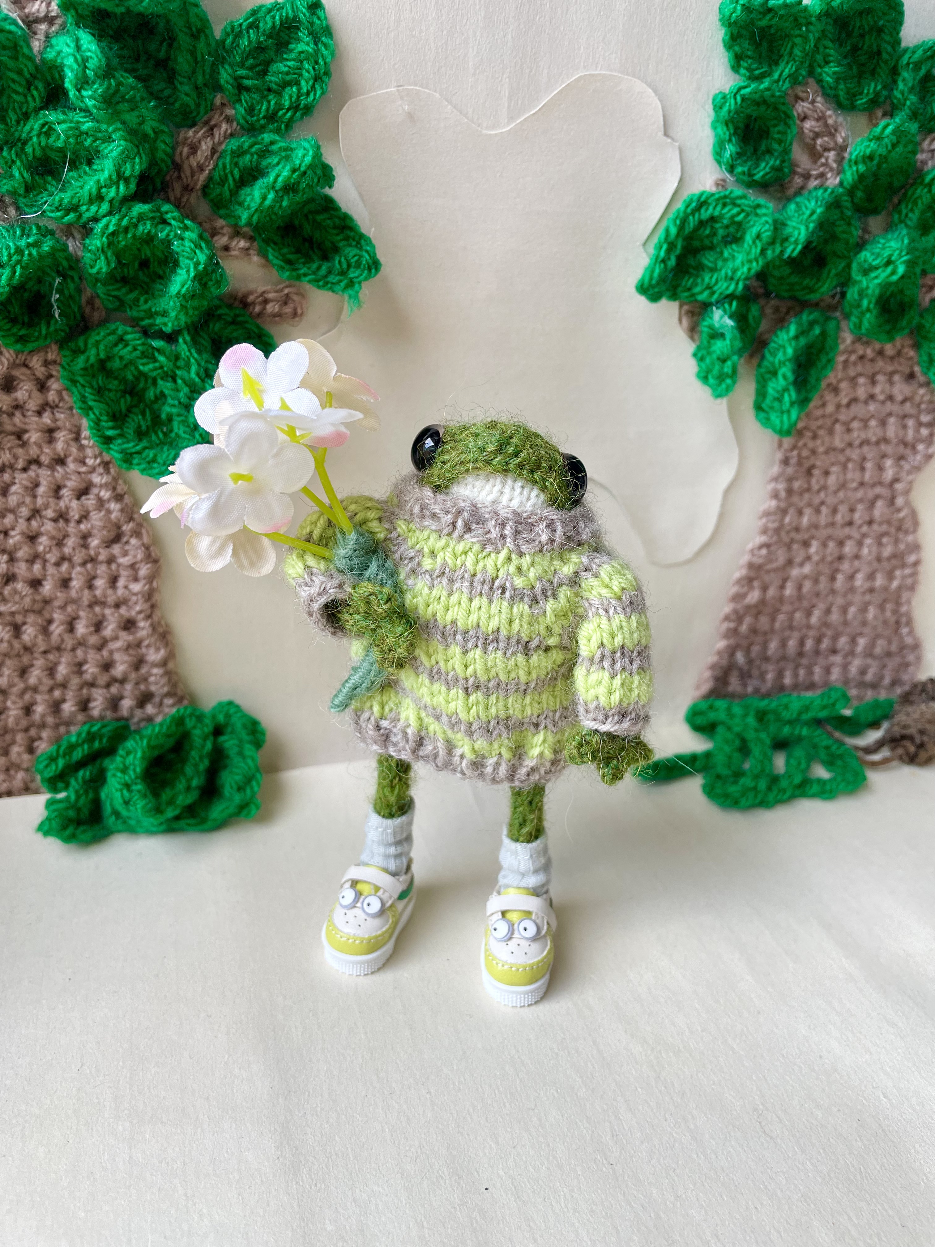 Blossom the little knitted Frog