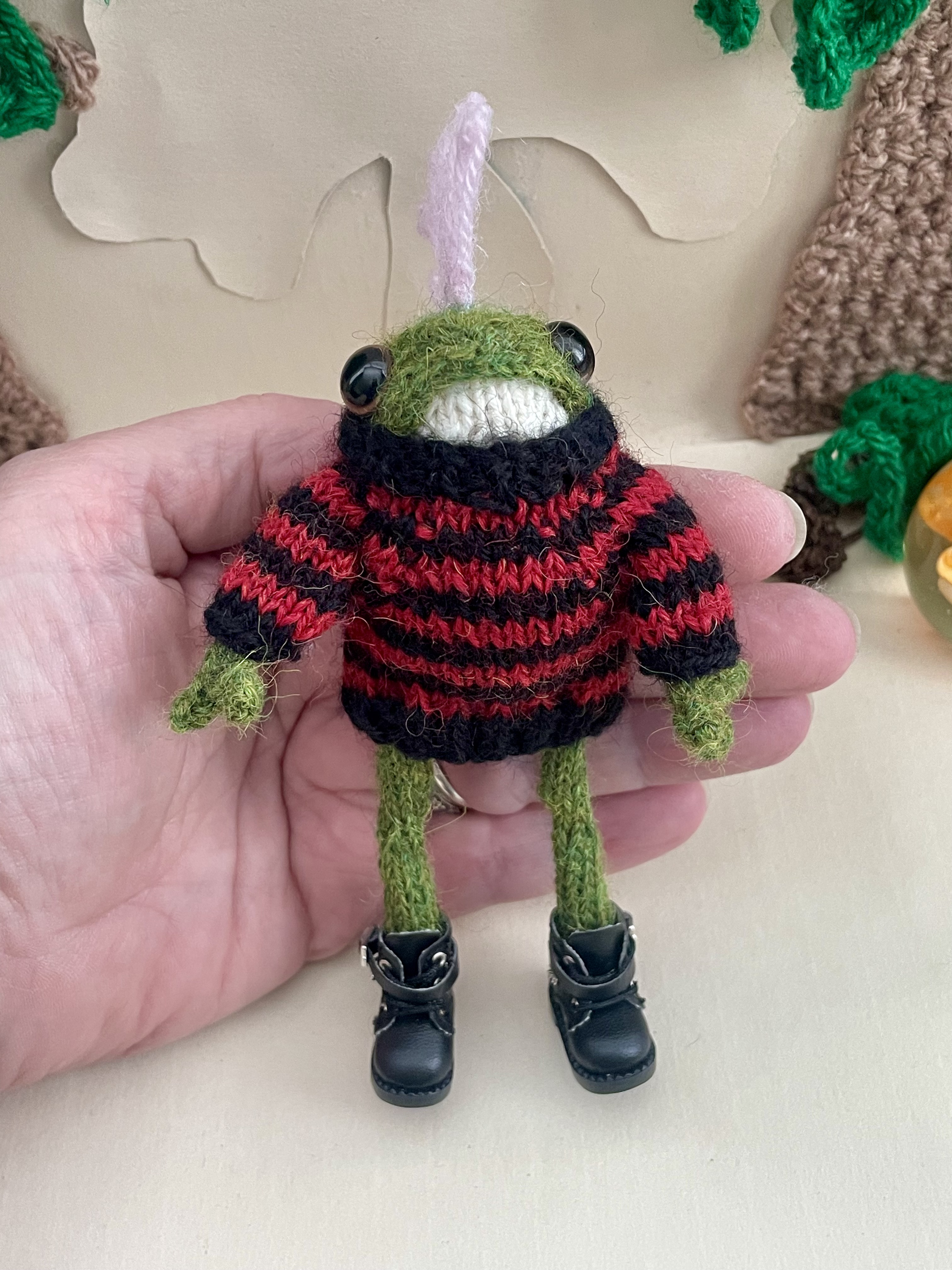 Roxy the Punk Rock Knitted Frog – Pink Mohican Edition