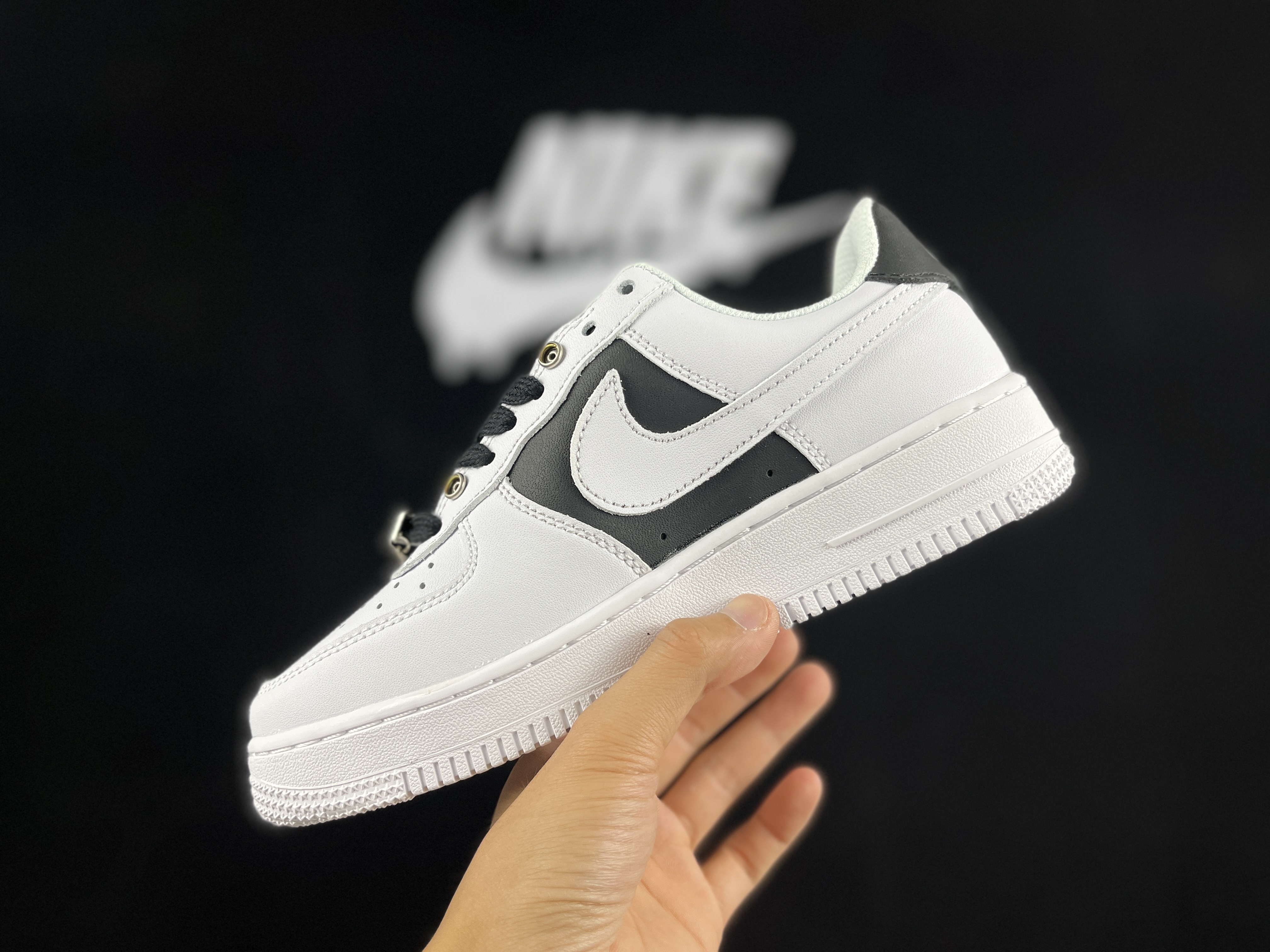 Nike Air Force 1 Low - Black and White