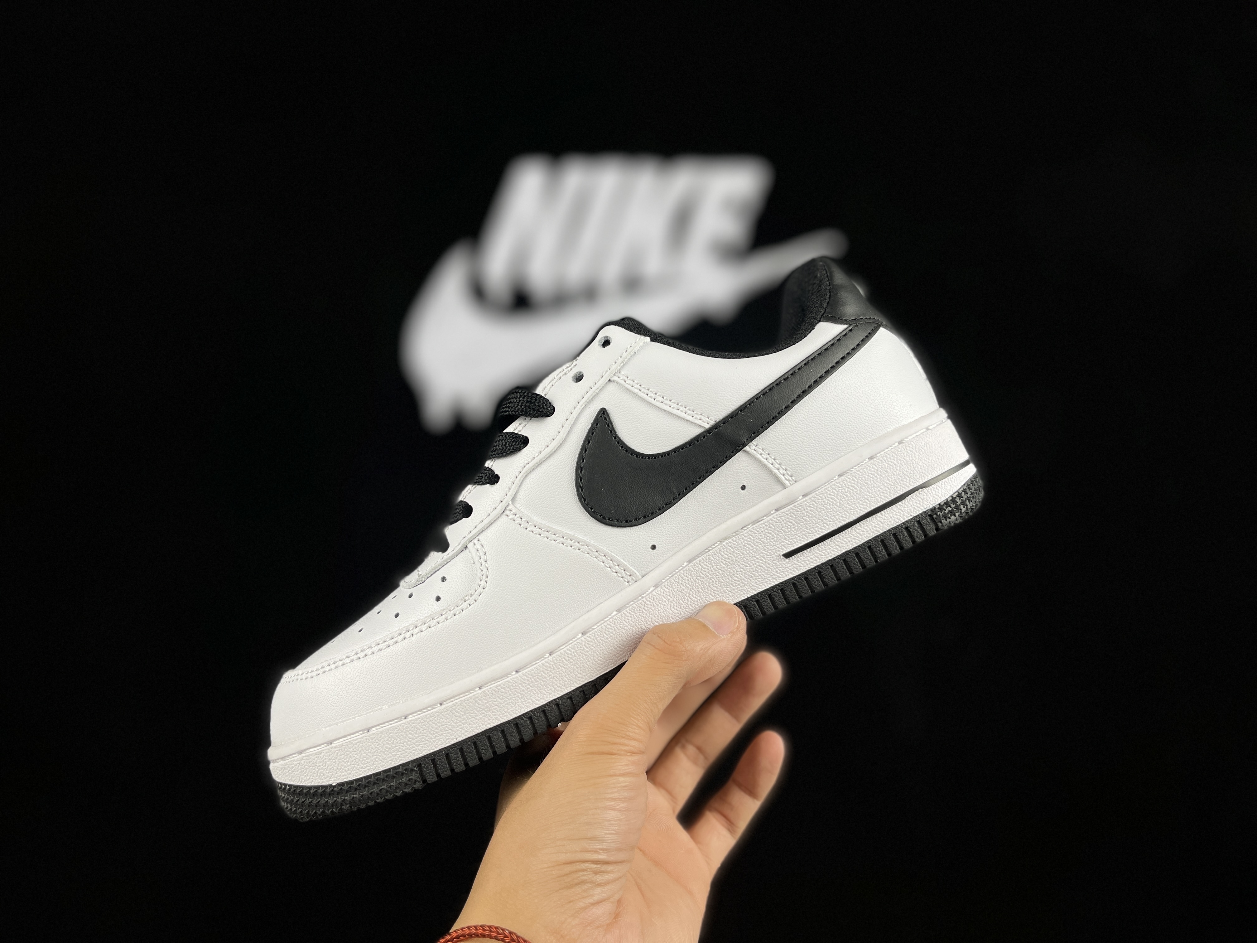 Nike Air Force 1 '07 - Black and White