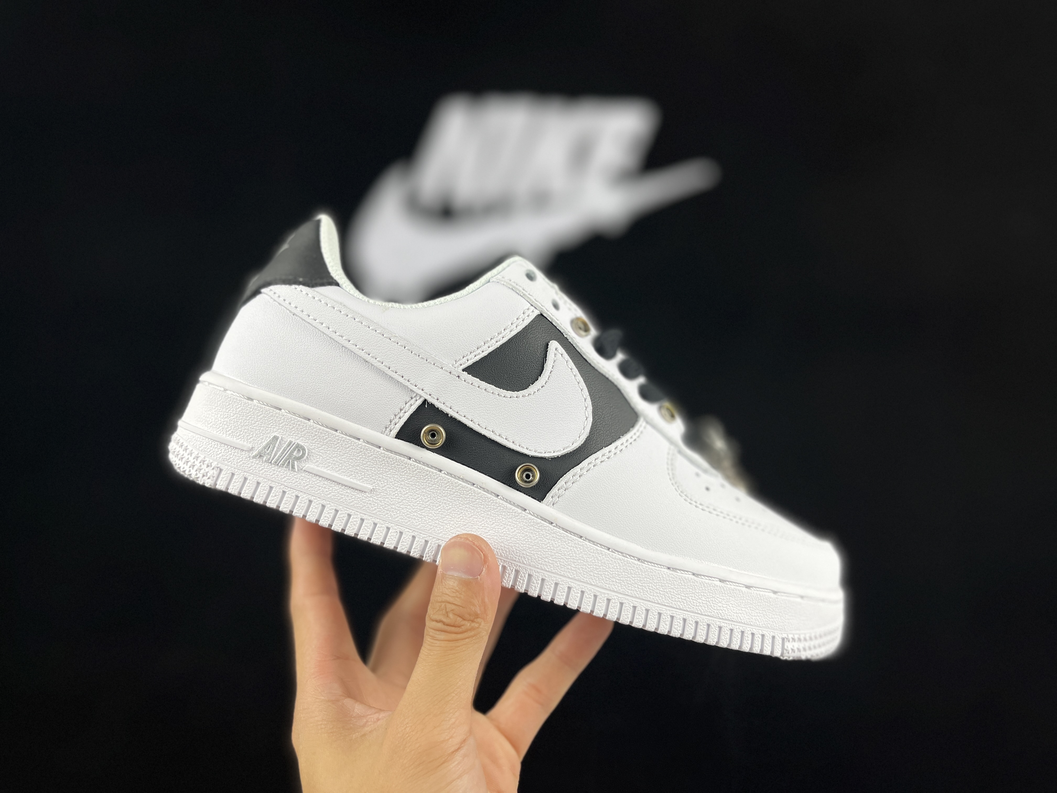 Nike Air Force 1 Low - Black and White