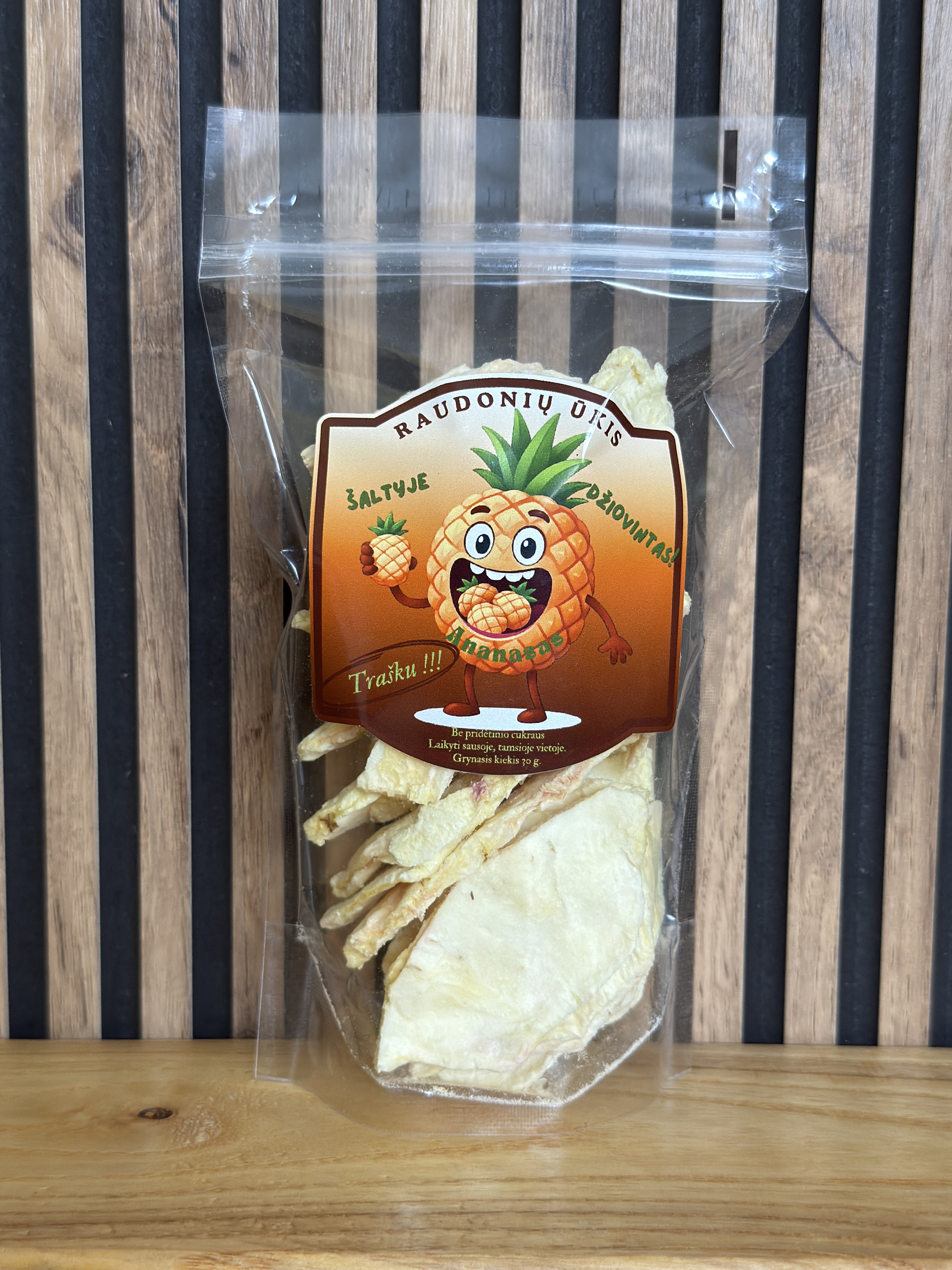 Šaltyje džiovinti ananasai