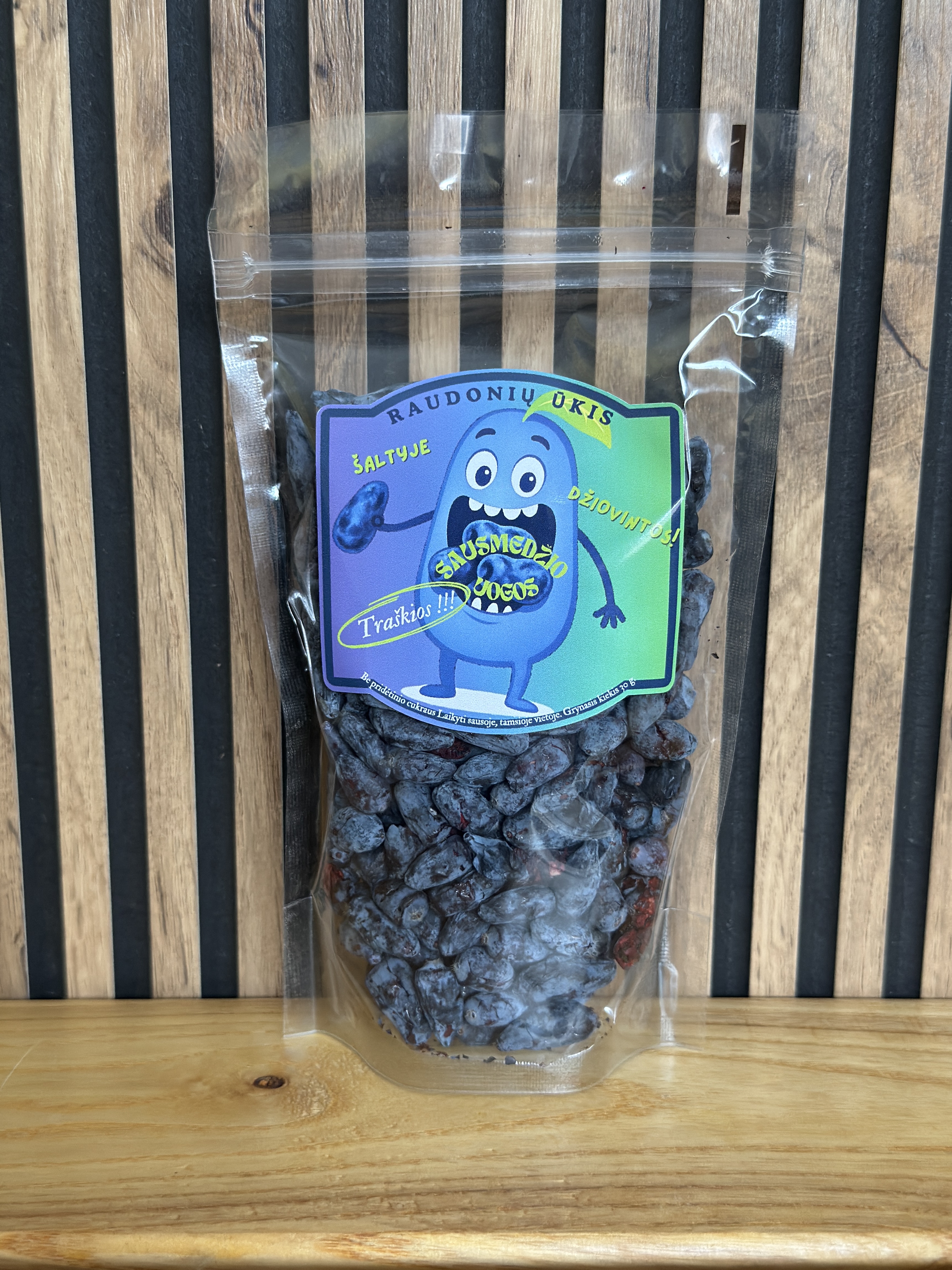 Šaltyje džiovintos sausmedžio uogos