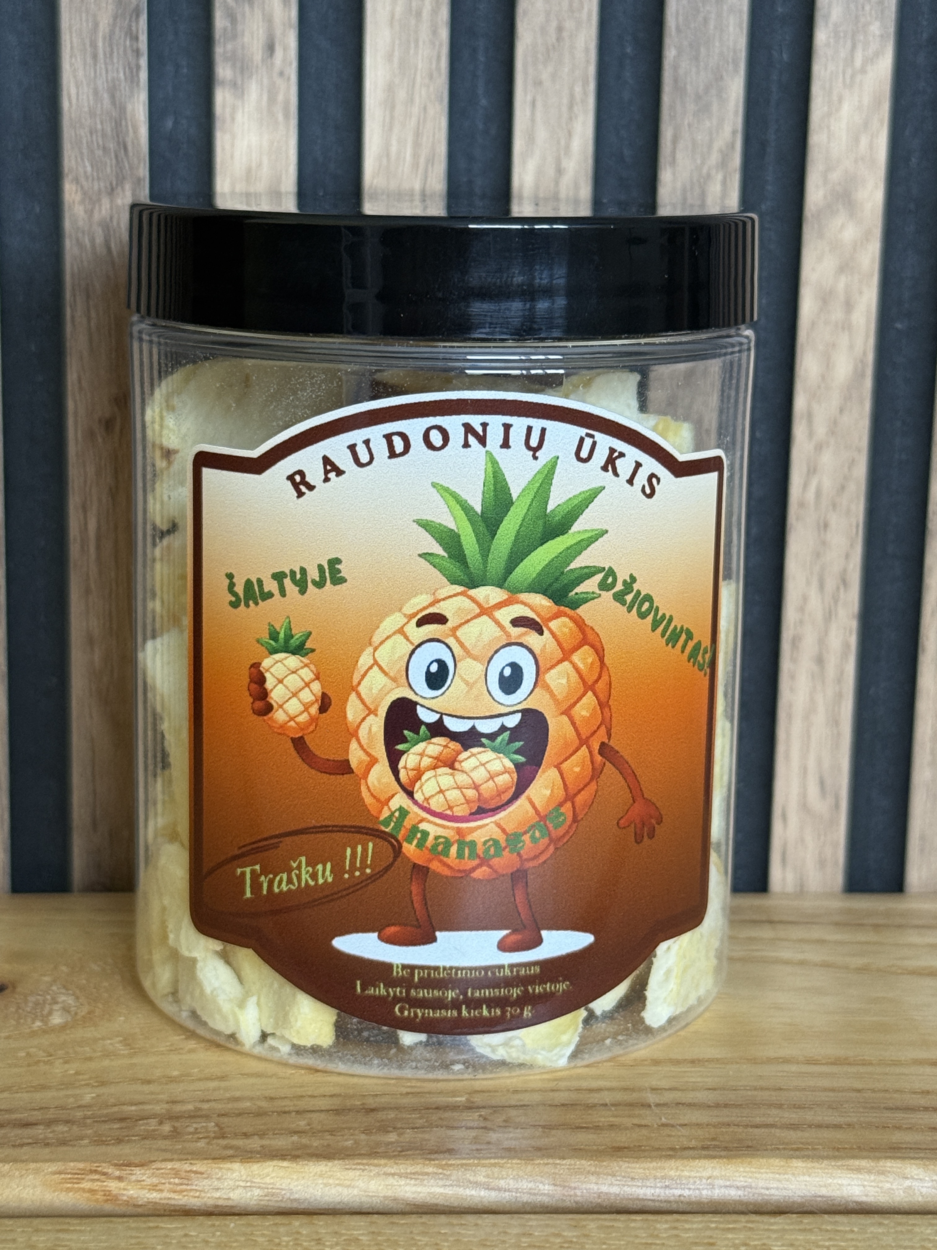 Šaltyje džiovinti ananasai