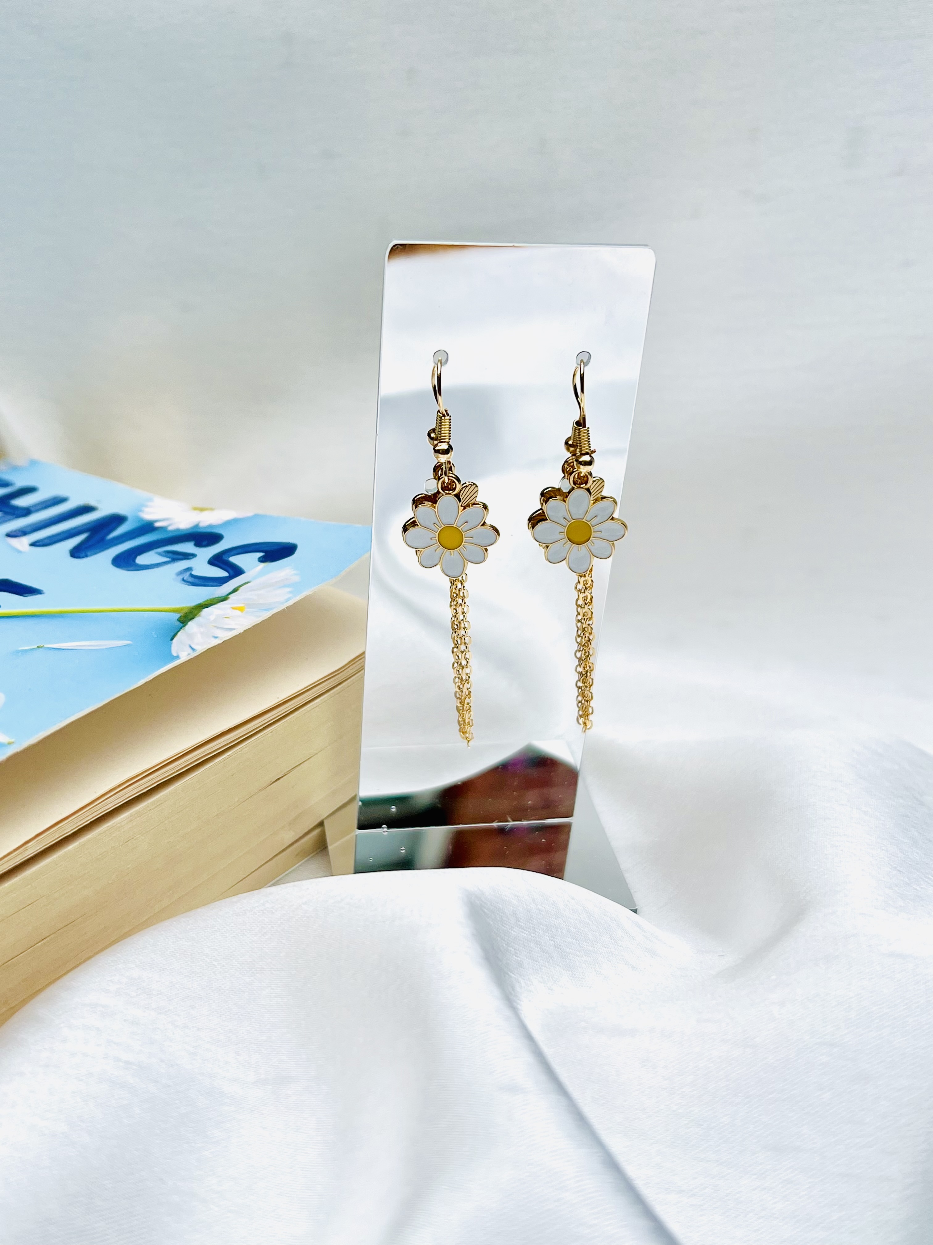 🌼Whispering Daisies🌼 - White