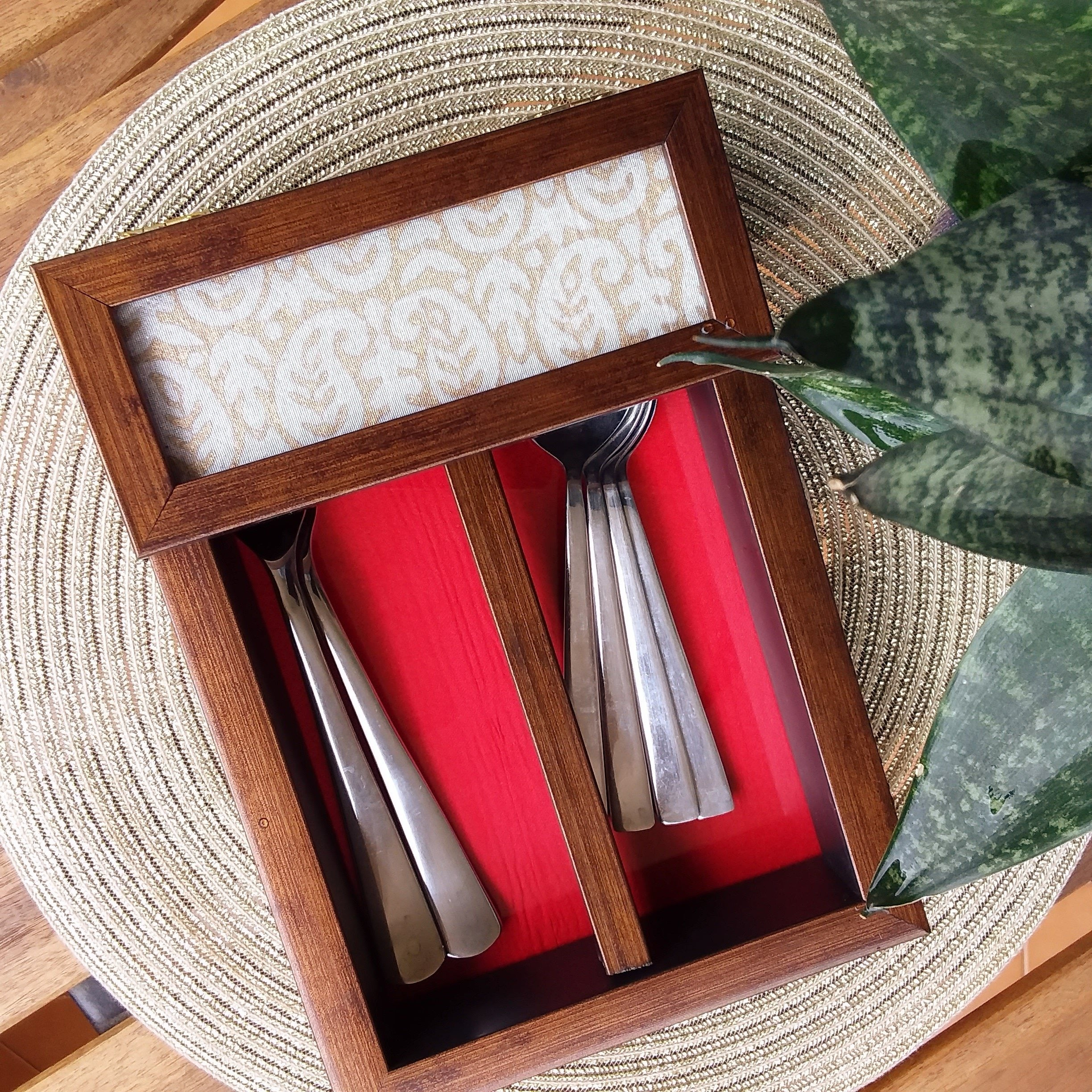 Decorative Cutlery Holder 