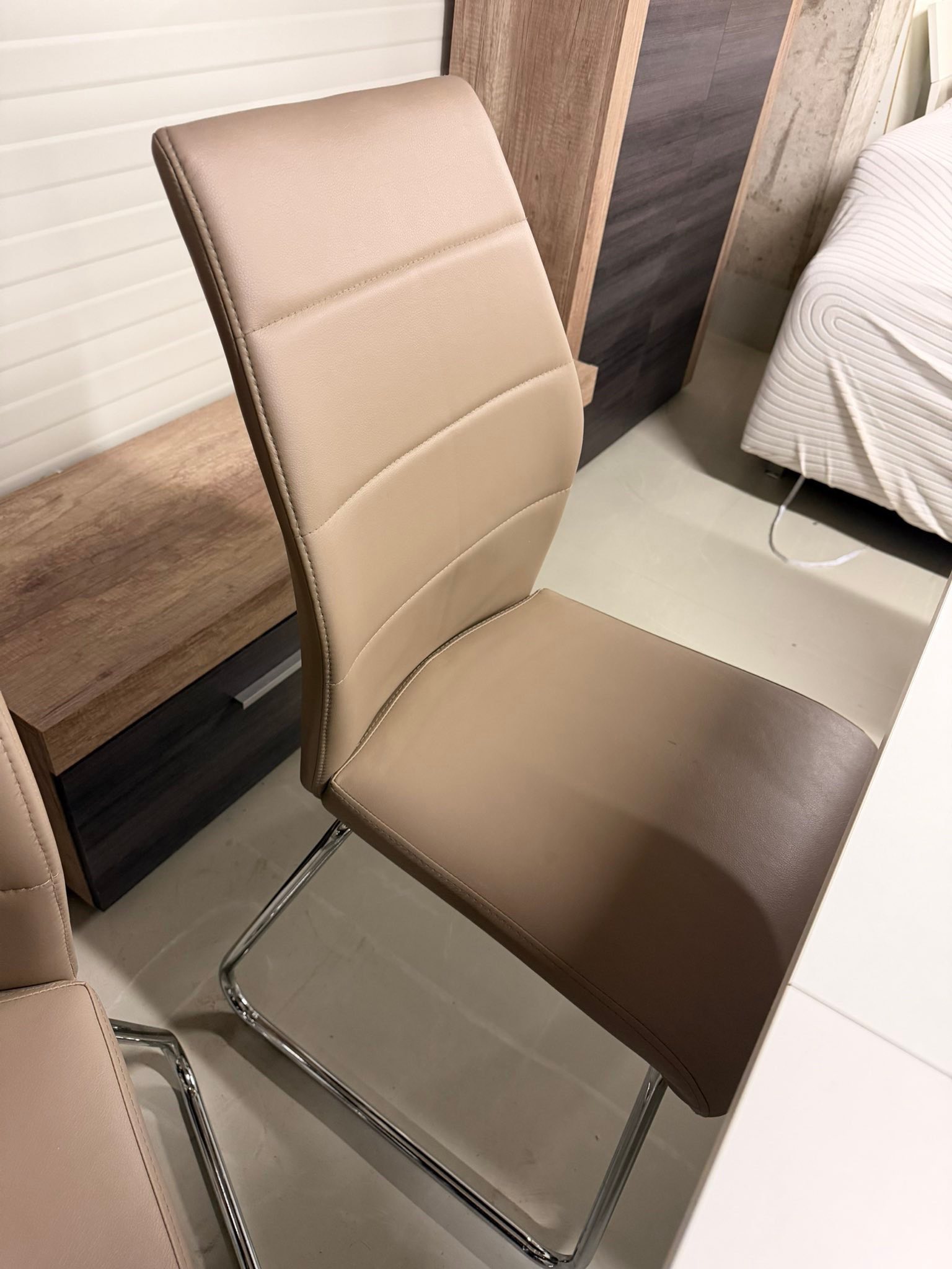 Stół rozkładany + 6 krzeseł