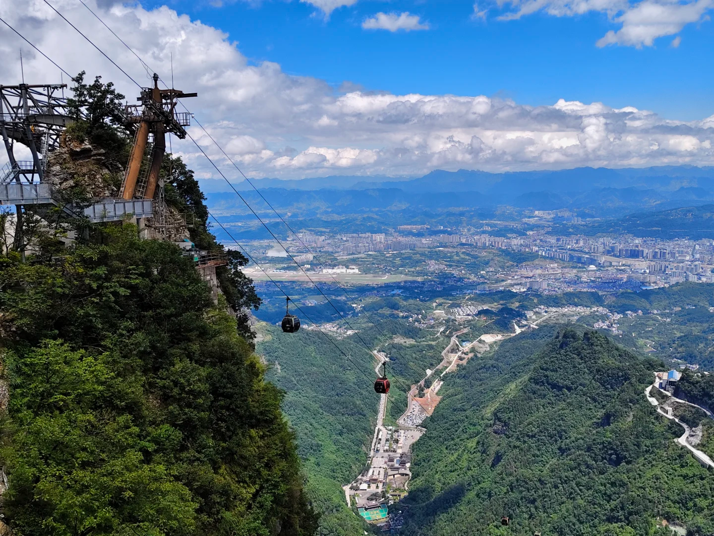 5-Day High-Speed Rail Tour of Zhangjiajie National Forest Park, Furong Town & Fenghuang Ancient City