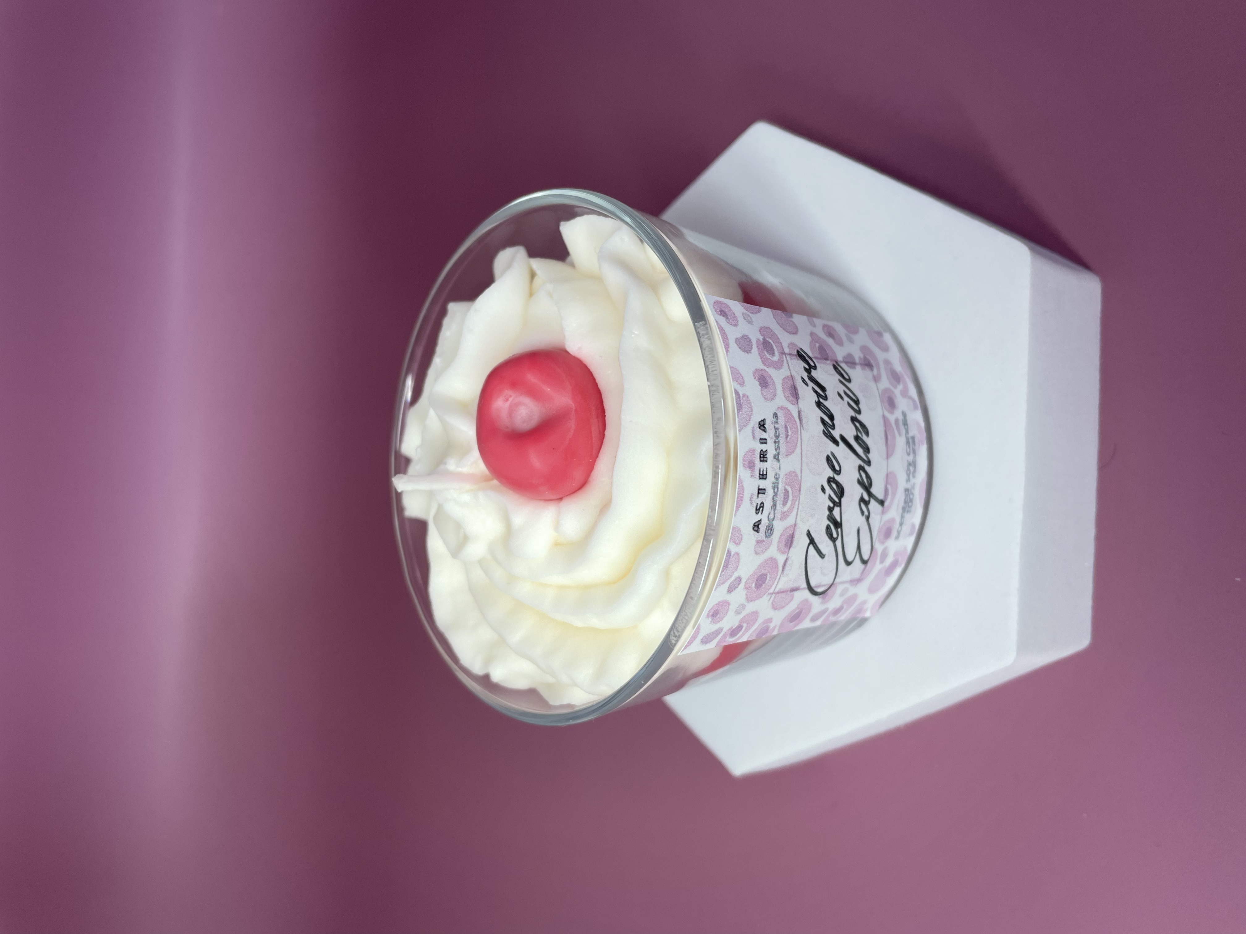 Bougie cerise noire explosive 