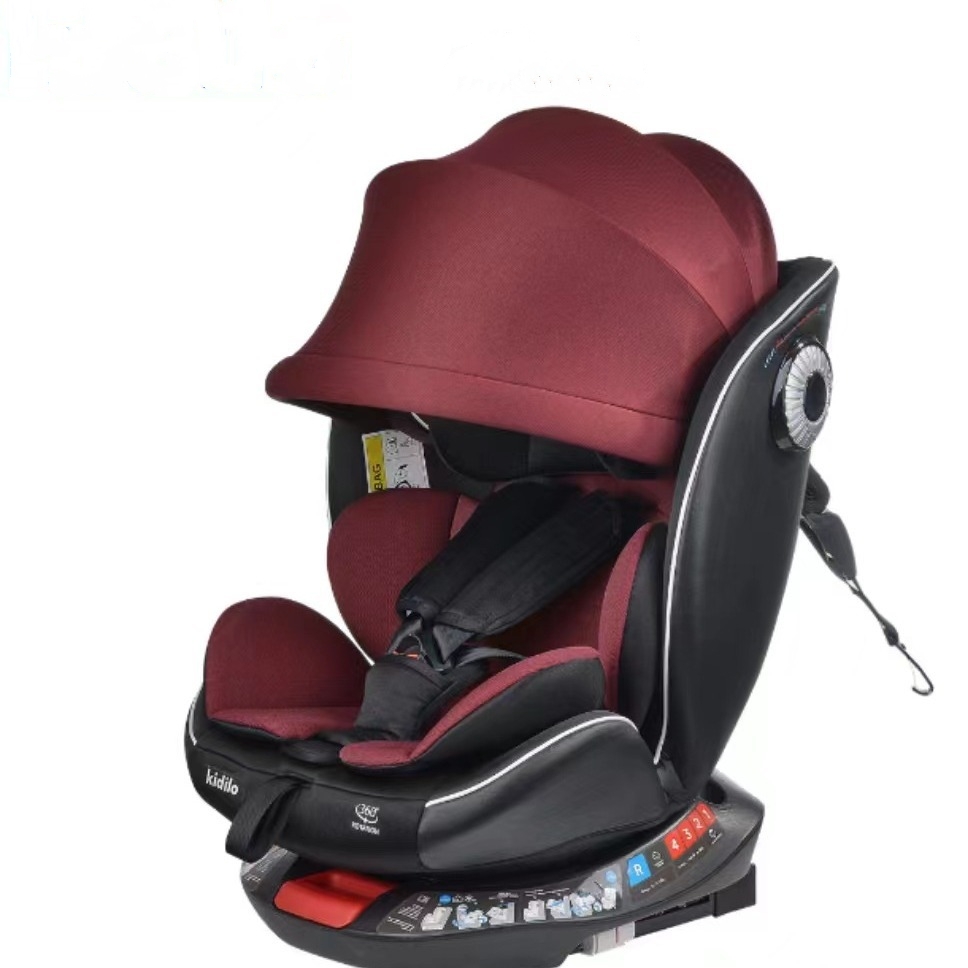 Siège auto polyvalent pour bébé avec ceinture de sécurité.