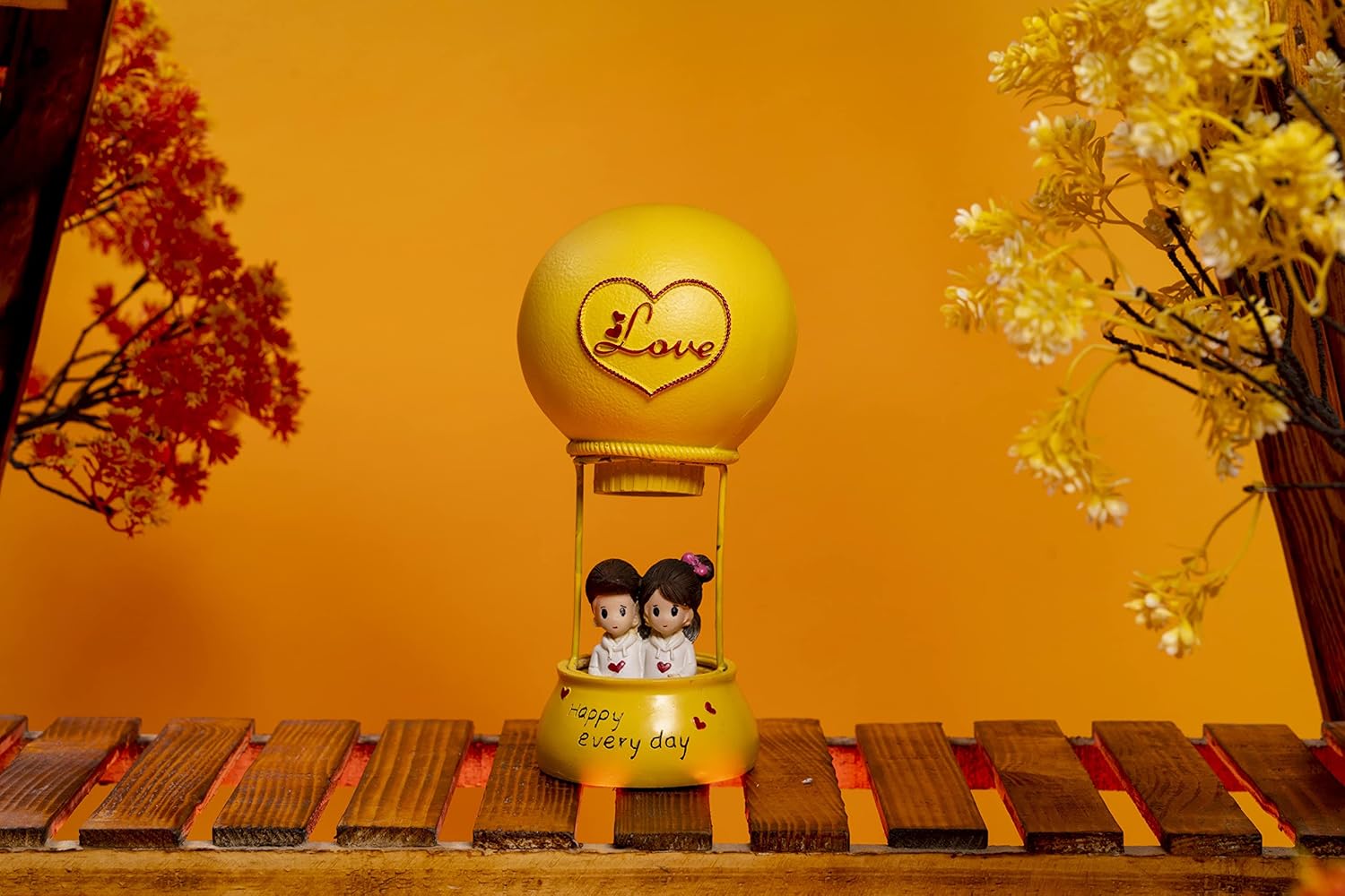 Lifestyle Love Couple Balloon Statue for Home Decor I Gift Ideal Valentine Day, Loving Romantic Couple & Decorative Showpiece