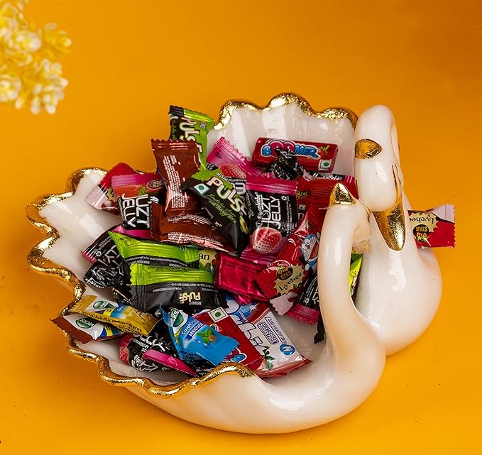 Resin Handcrafted Romantic Love Swan Pair Statue Duck Couple Set Decorative Showpiece For Home Decor Living Room Bedroom Table Top Decoration, White