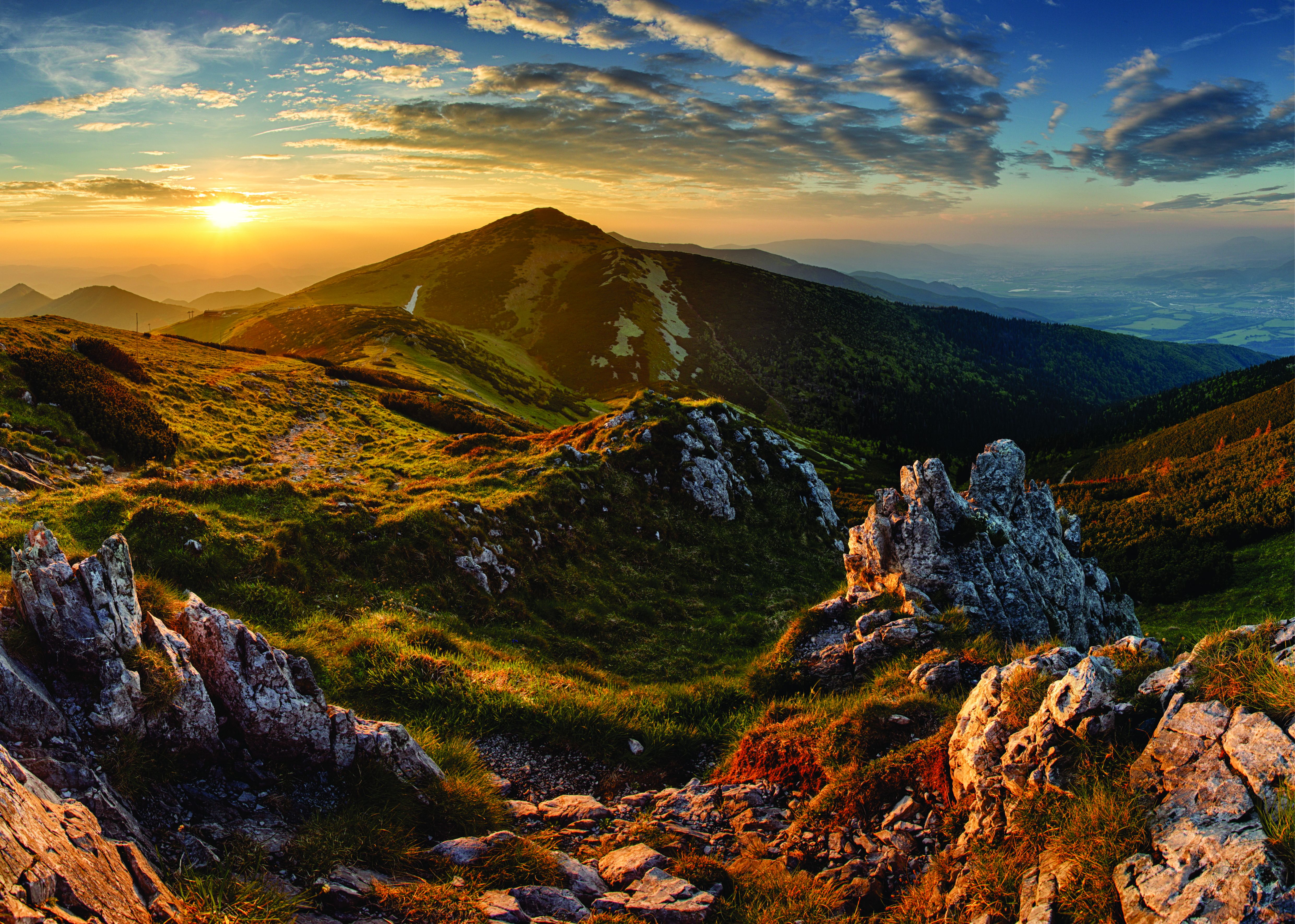 Montanha da Eslováquia vista do pico Chleb