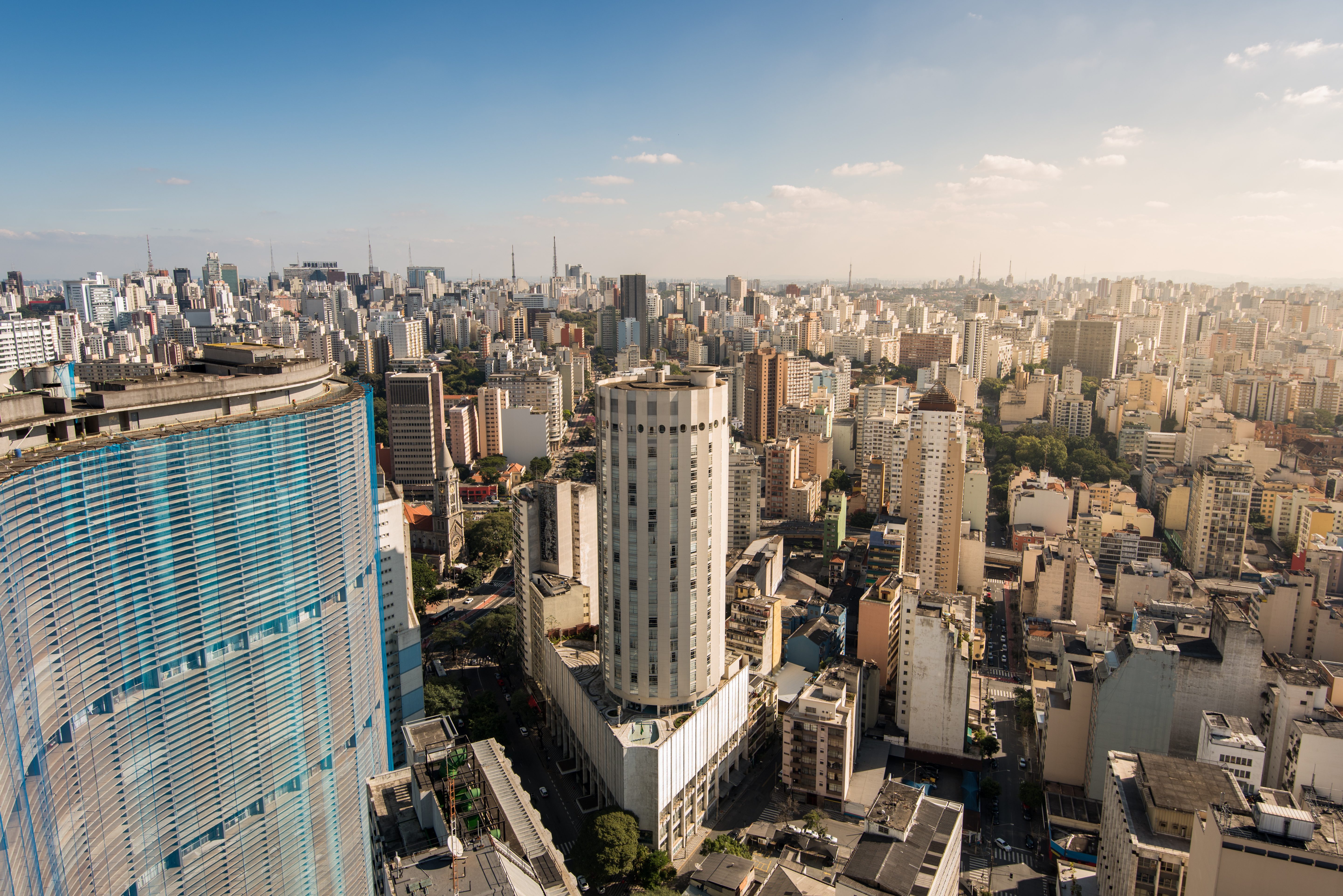 Vista panorâmica de São Paulo com seus edifícios famosos