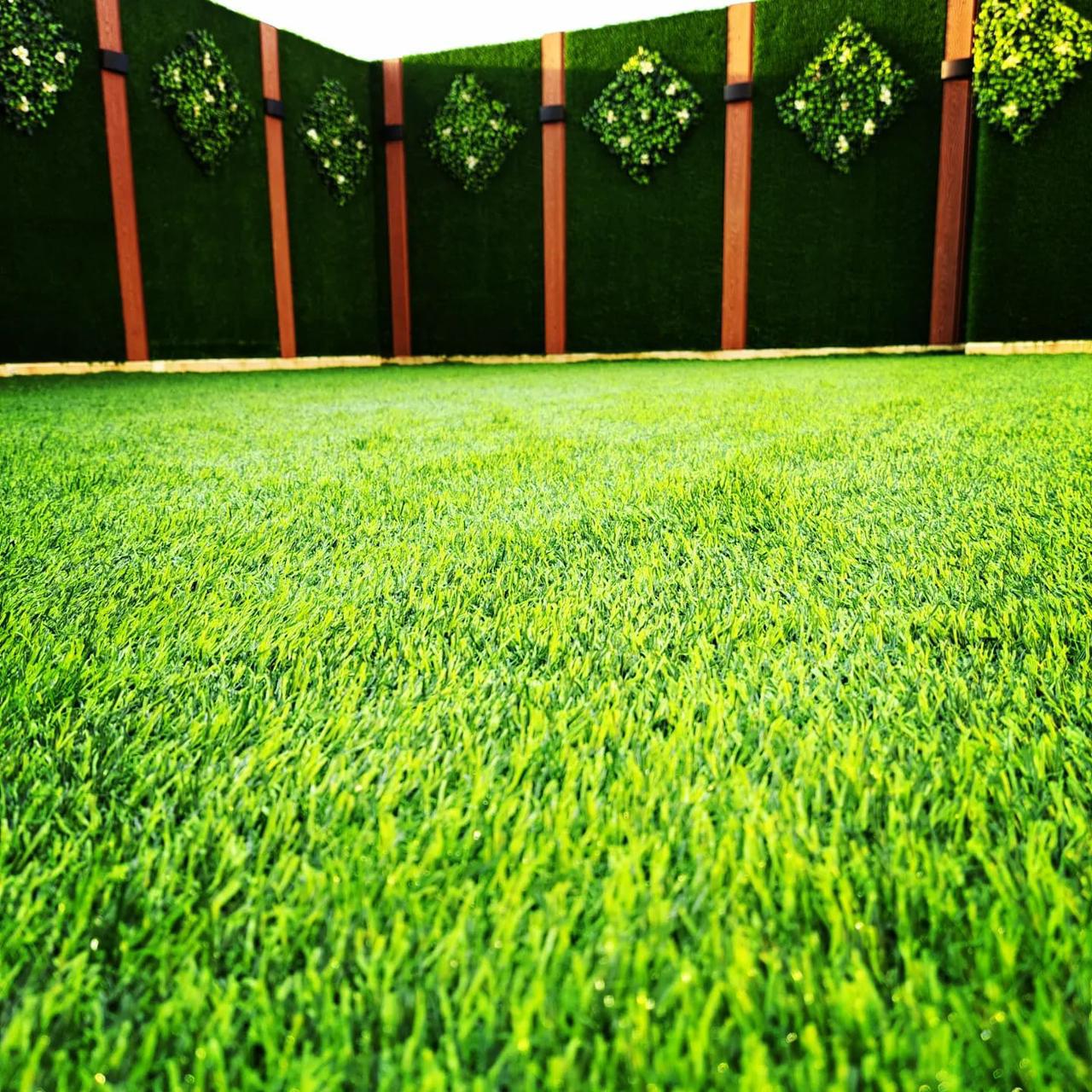 العشب واالنجيلة الصناعية 