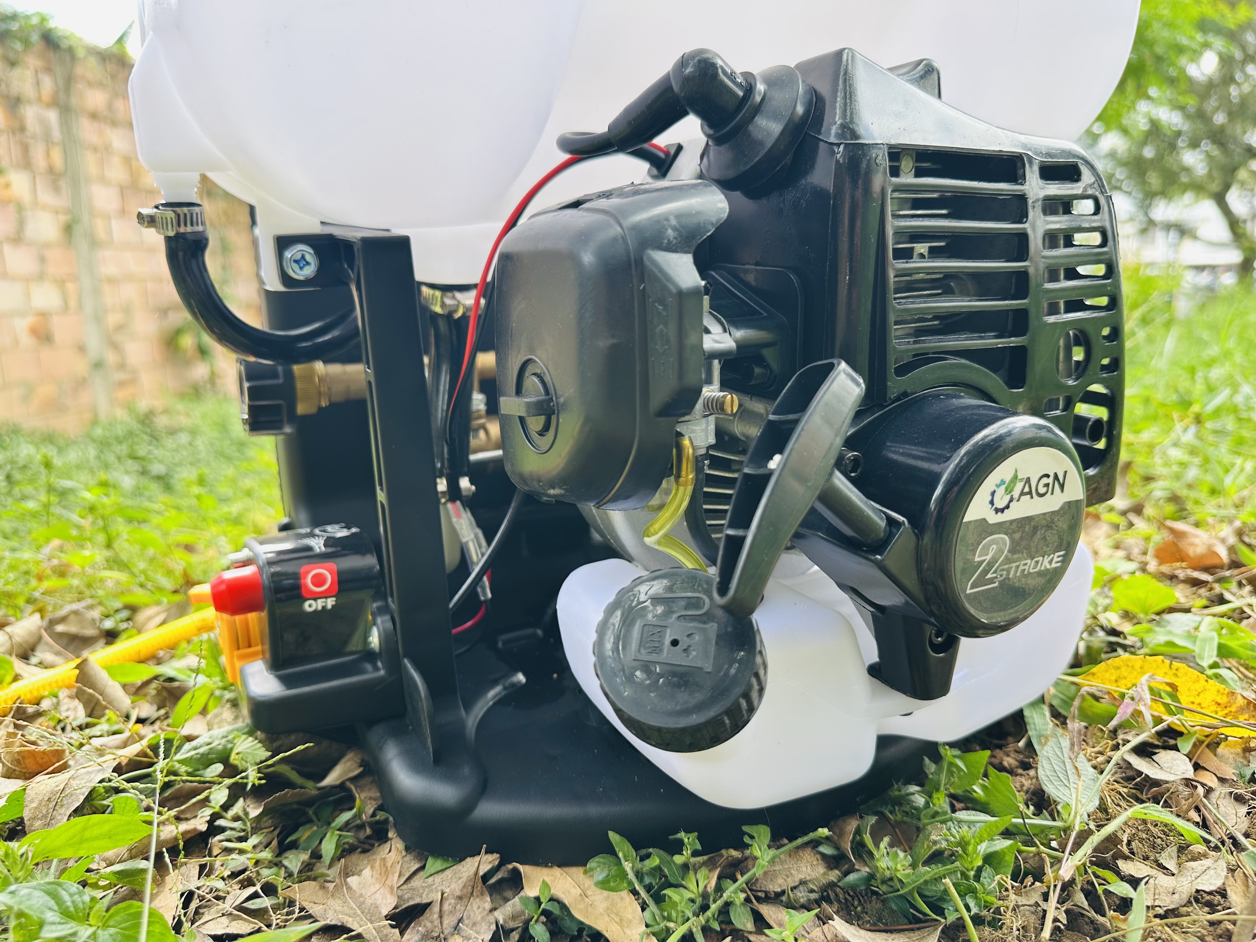 FUMIGADORA MOTORIZADA 2T / 20 LT AGN 768P