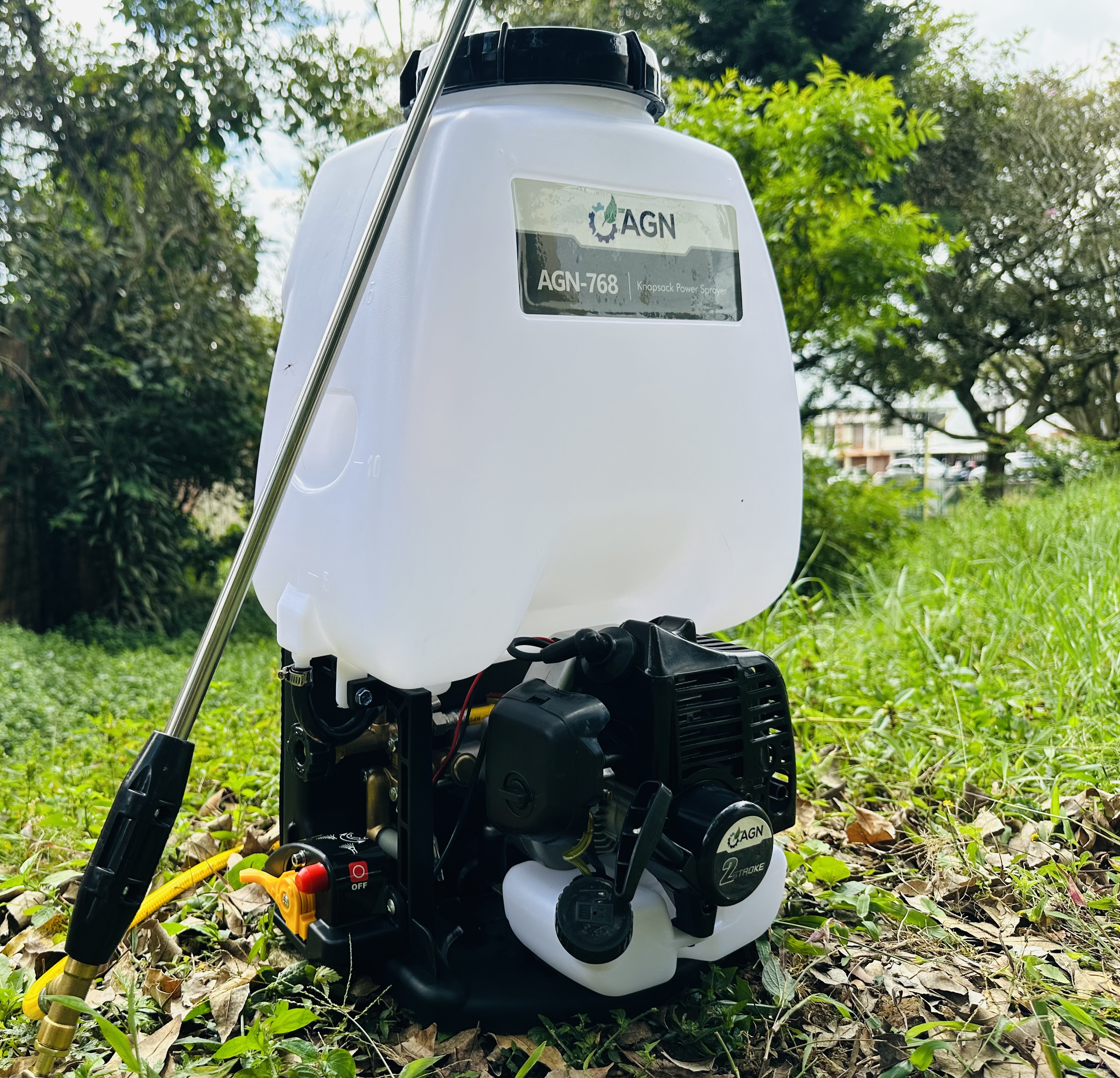 FUMIGADORA MOTORIZADA 2T / 20 LT AGN 768P