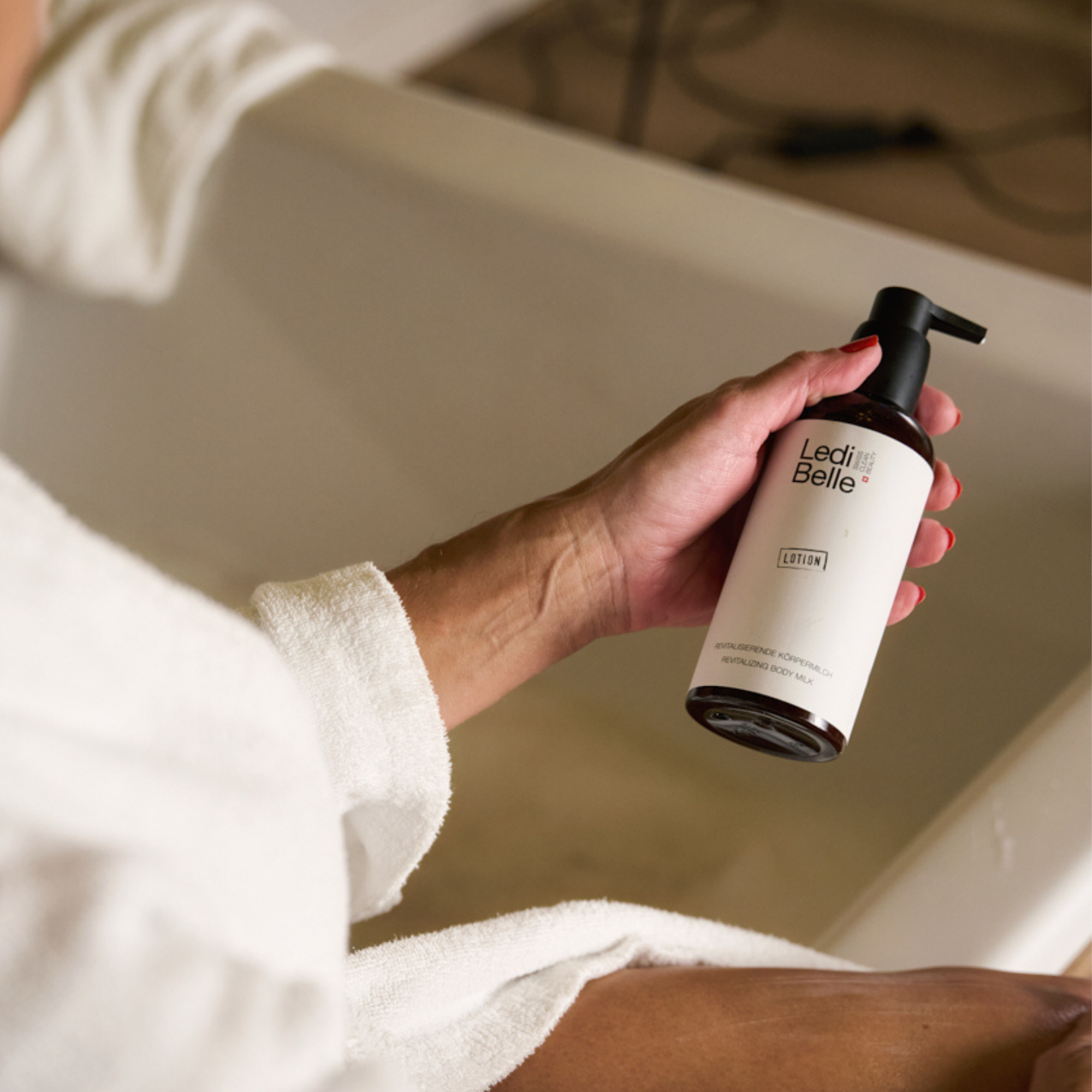 Ledi Belle kūno pienelis, 300ml