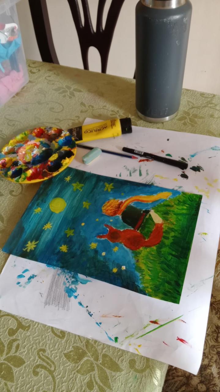 El principito  con su zorro viendo las estrellas