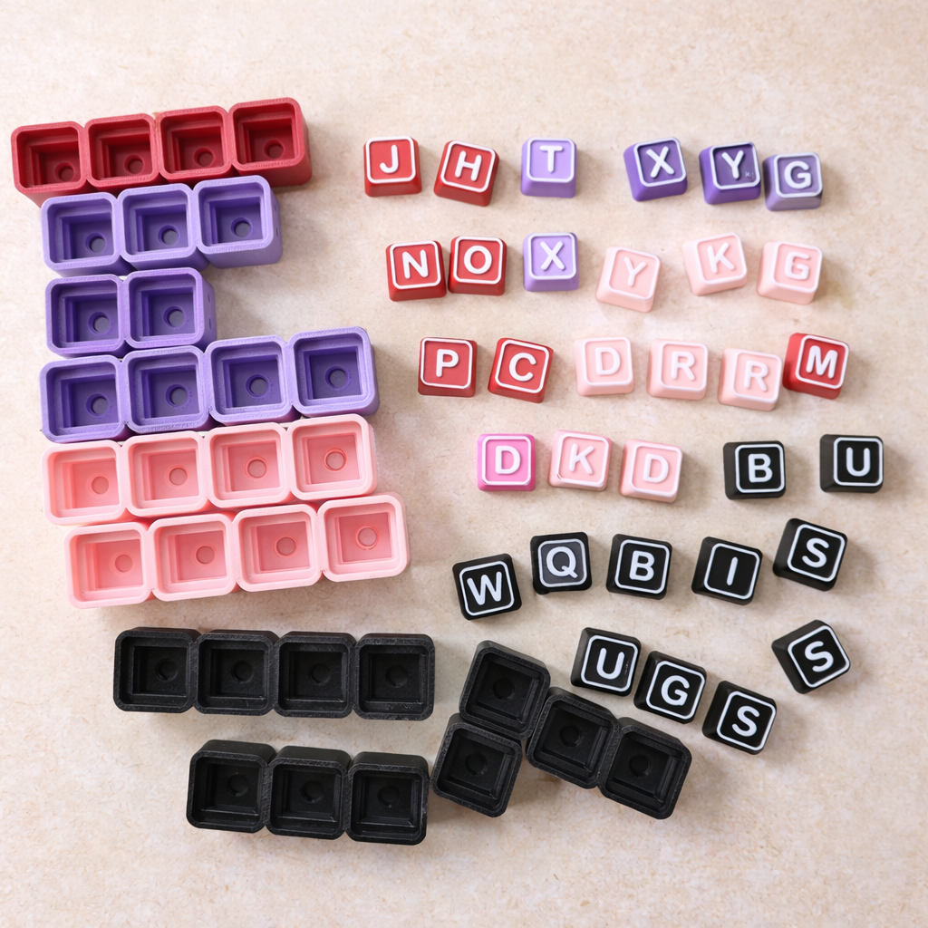 Business Package Keyboard Fidget Clicker Set – Single Slot Keyring Fidget with 26 Letters & 1 Icon