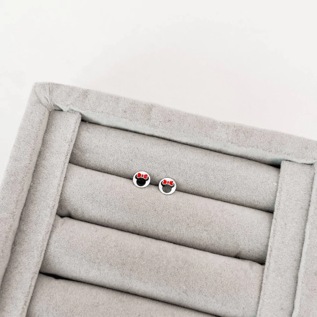 Brinco medalha minnie resina