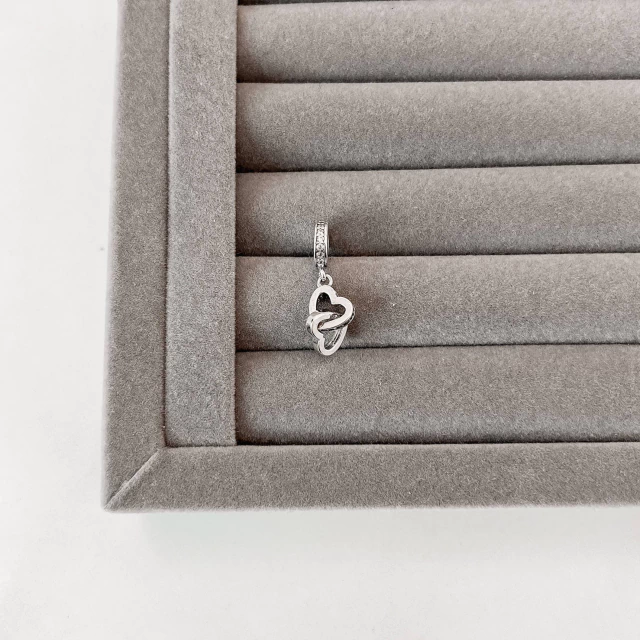 Berloque corações vazados liso e cravejado