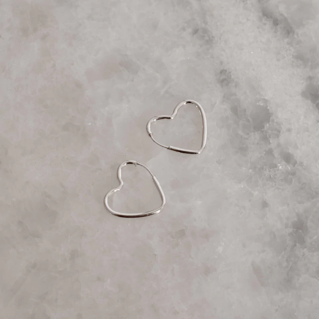 Argola coração fio redondo