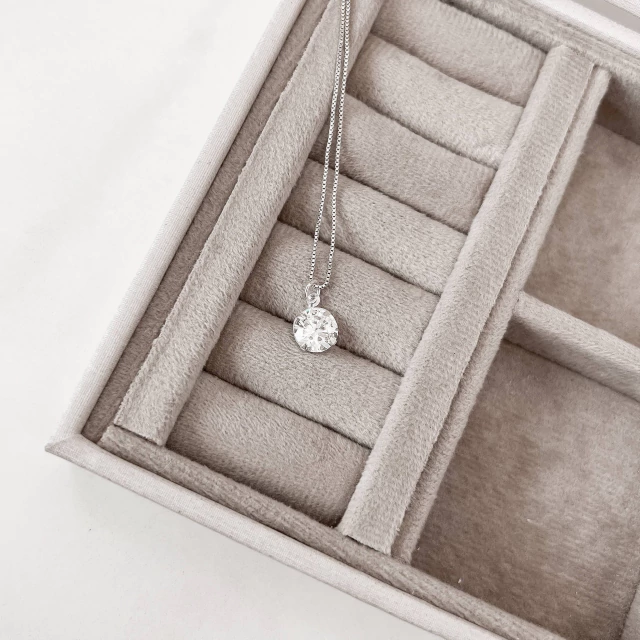 Colar pingente zircônia redonda